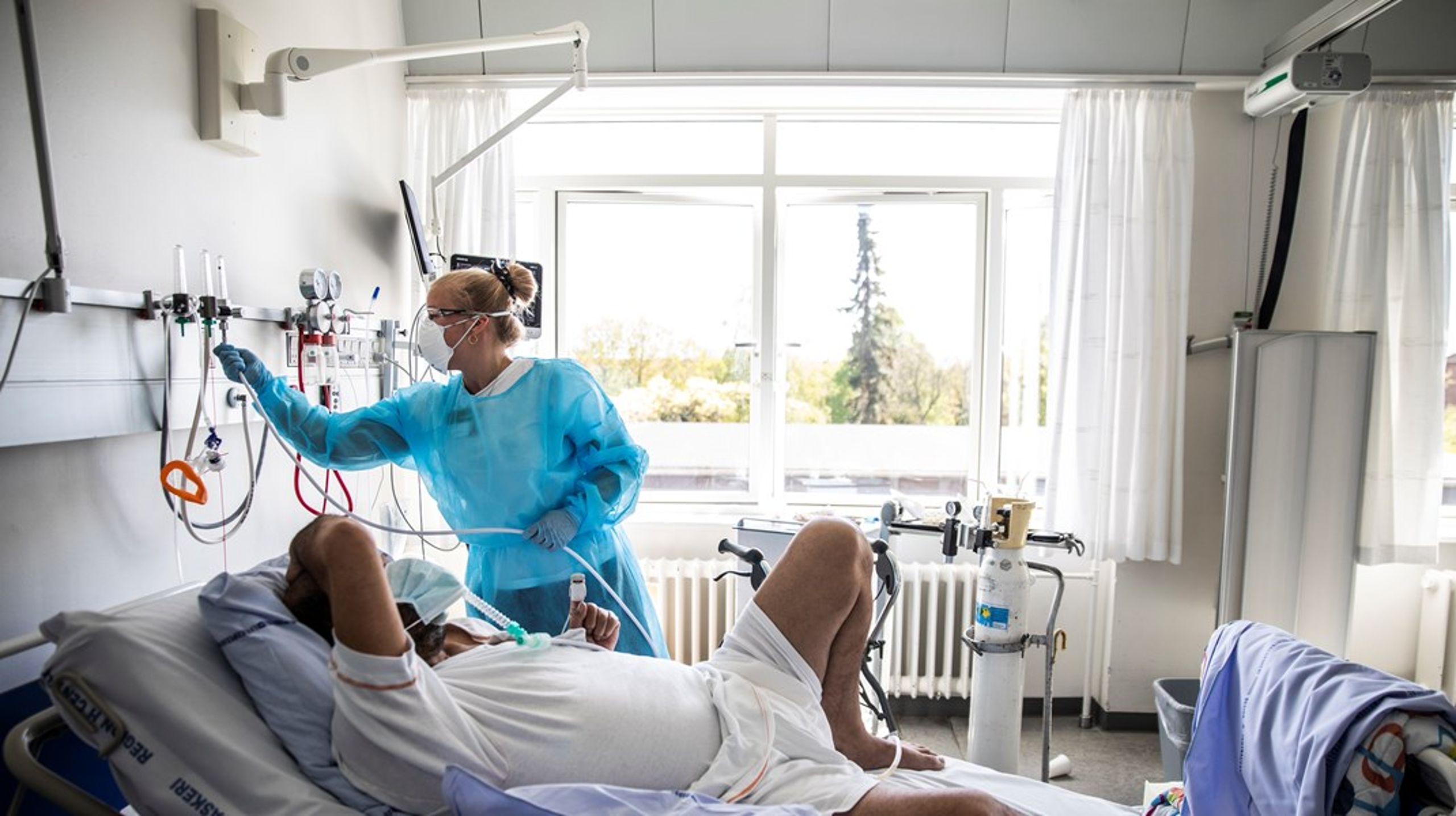 Lønstigninger til landet sygesplejersker skal sikres af politikerne på Christiansborg og ikke af regionerne, skriver Enhedslistens medlemmer i regionsrådet i Region Hovedstaden.&nbsp;