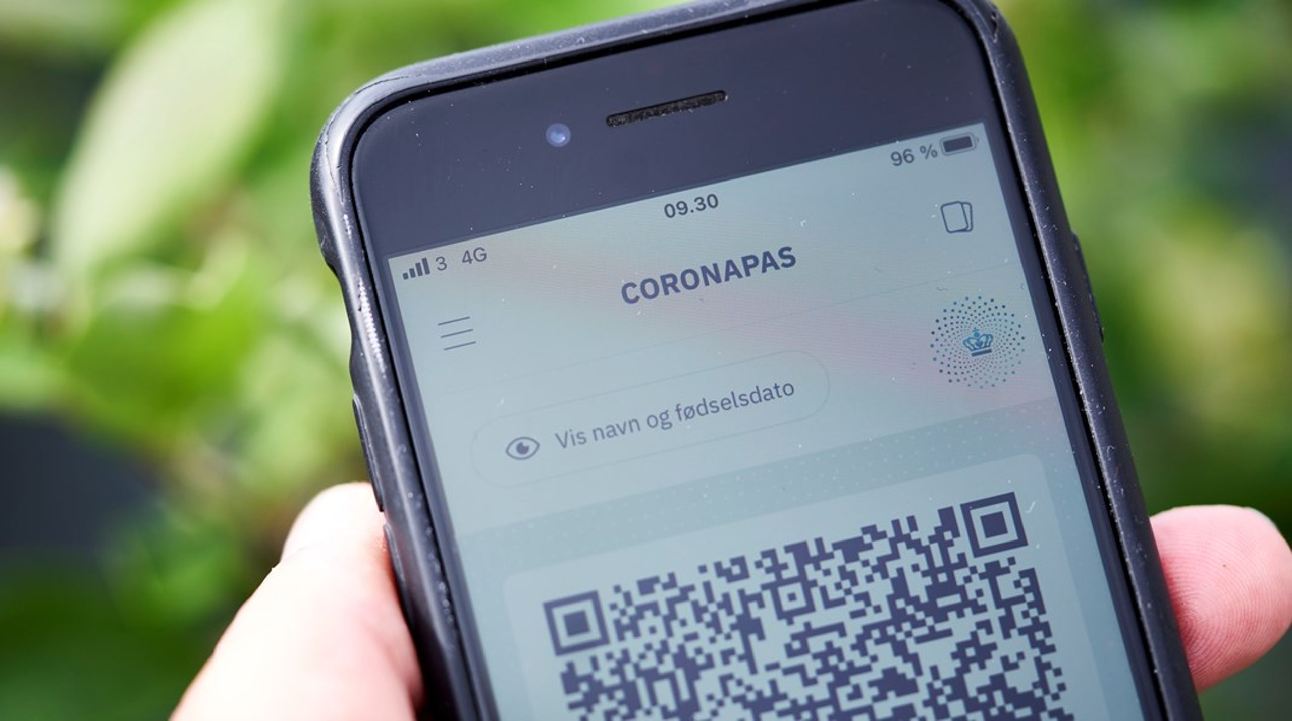 Den nye coronapas-app, som er udviklet af Netcompany, er nu klar.&nbsp;I appen vil det være muligt for brugeren at skifte mellem to indstillinger til brug i henholdsvis Danmark og udlandet, så kun de nødvendige oplysninger vises. Appen kan benyttes til at dokumentere et gyldigt coronapas i både Danmark og ved rejser i EU.
