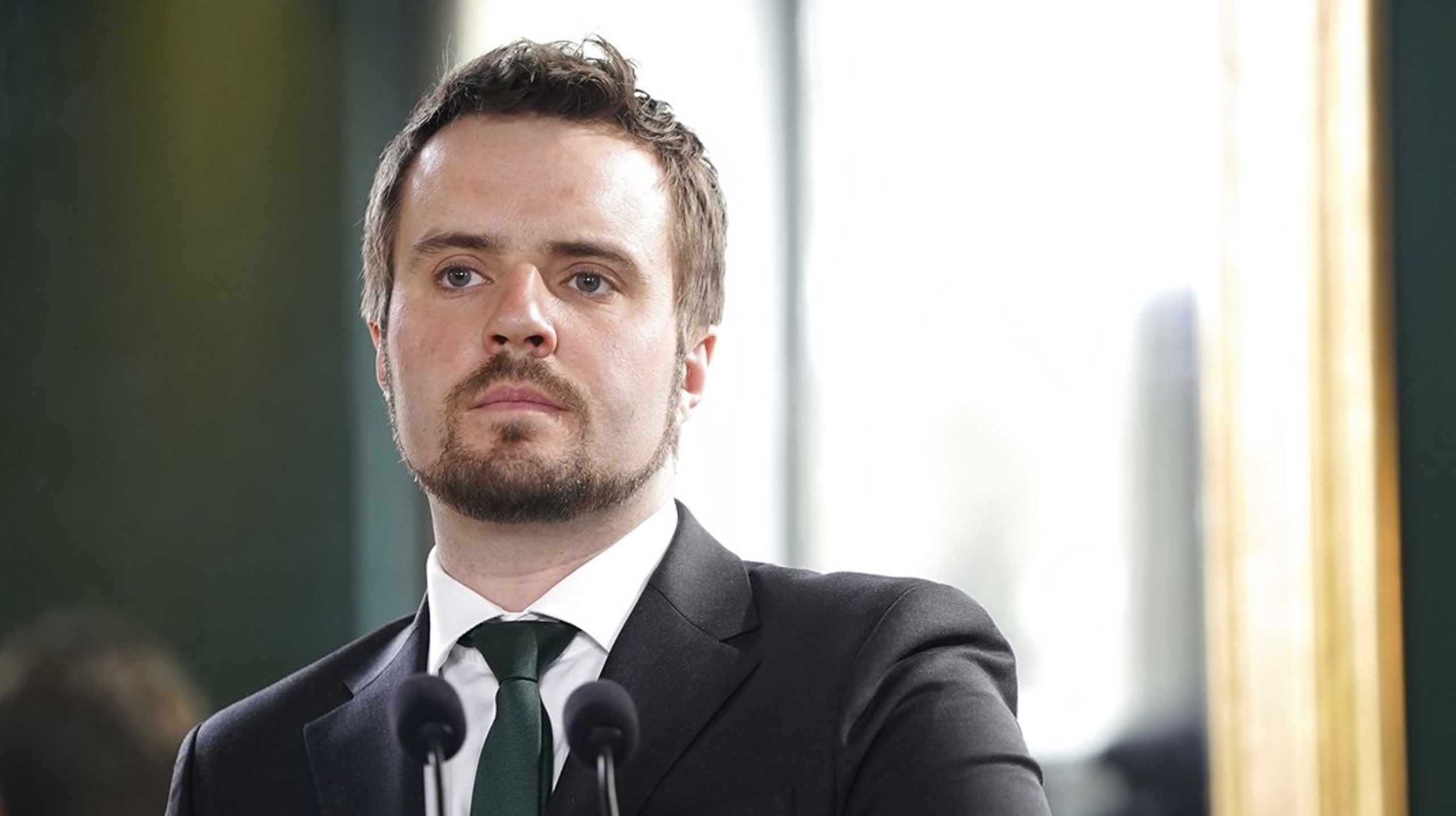Regeringen bør bruge de eksisterende strukturer i stedet for fra centralt hold at diktere retningen for erhvervsudviklingen i landsdelene,&nbsp;skriver&nbsp;Birgit S. Hansen (S) og Leon Sebbelin (R).