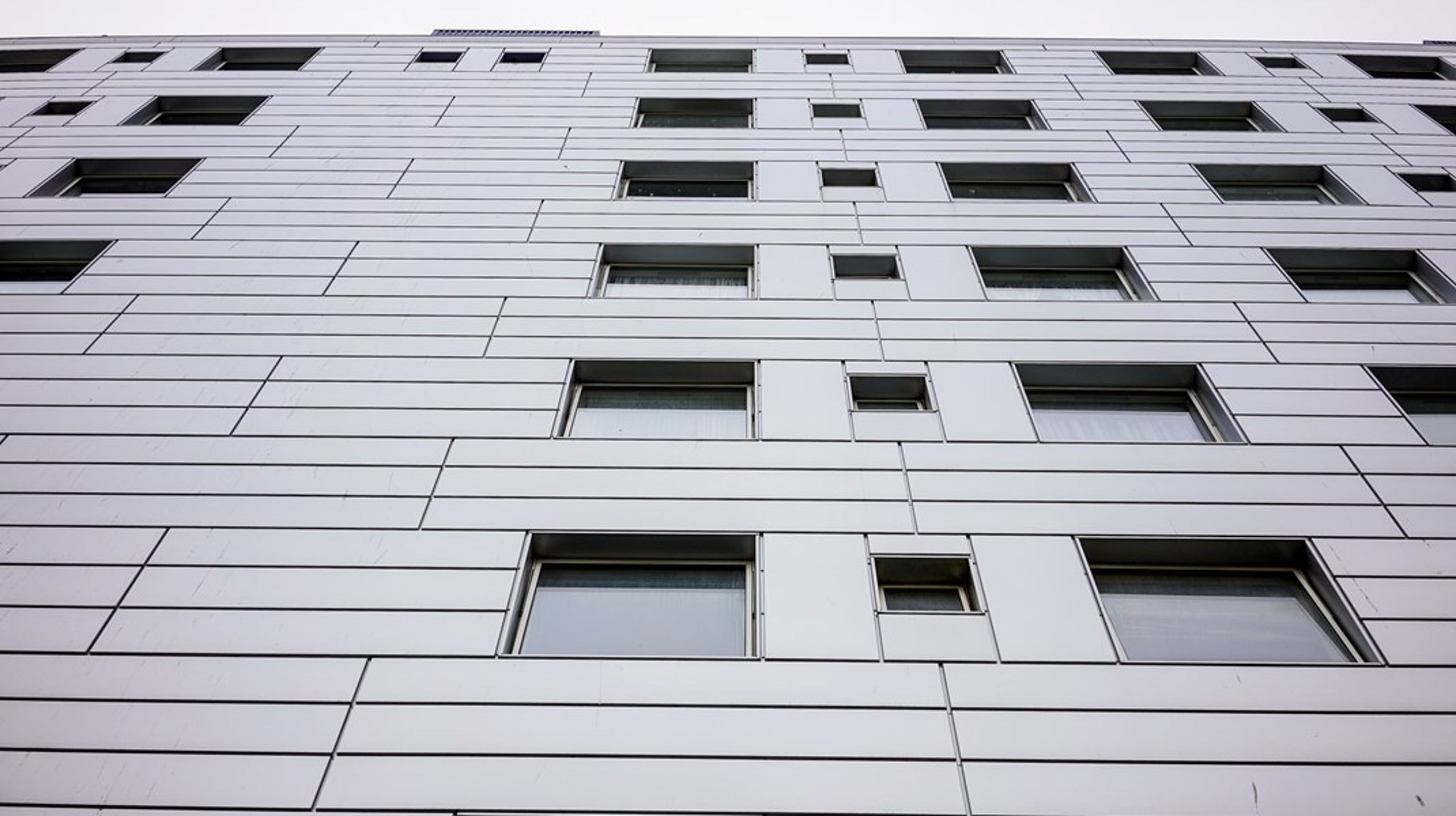 Regeringens nye boligudspil kan sætte flere boliger uden for Den Sociale Boligtildelings rækkevidde. Alene i Aarhus kan det skabe et&nbsp;behov for at etablere op mod 200 nye mindre boliger hvert år i fem år, hvis alle aarhusianere skal have tilbud om en bolig, de har råd til at bo i, skriver&nbsp;Kristian
Würtz og Allan Werge.<br>