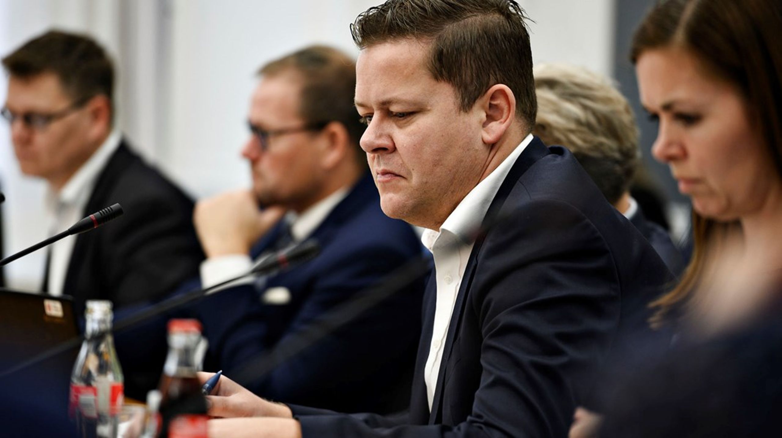 ”Hvis det bliver udskudt igen, skal vi finde på noget nyt. Det er skatteborgernes penge, der forsvinder i et stort hul,” siger skatteordfører for DF, Dennis Flydtkjær. Skatteministeriet kan ikke genkende billedet af, at den skulle være helt gal med udviklingen af et nyt it-system.