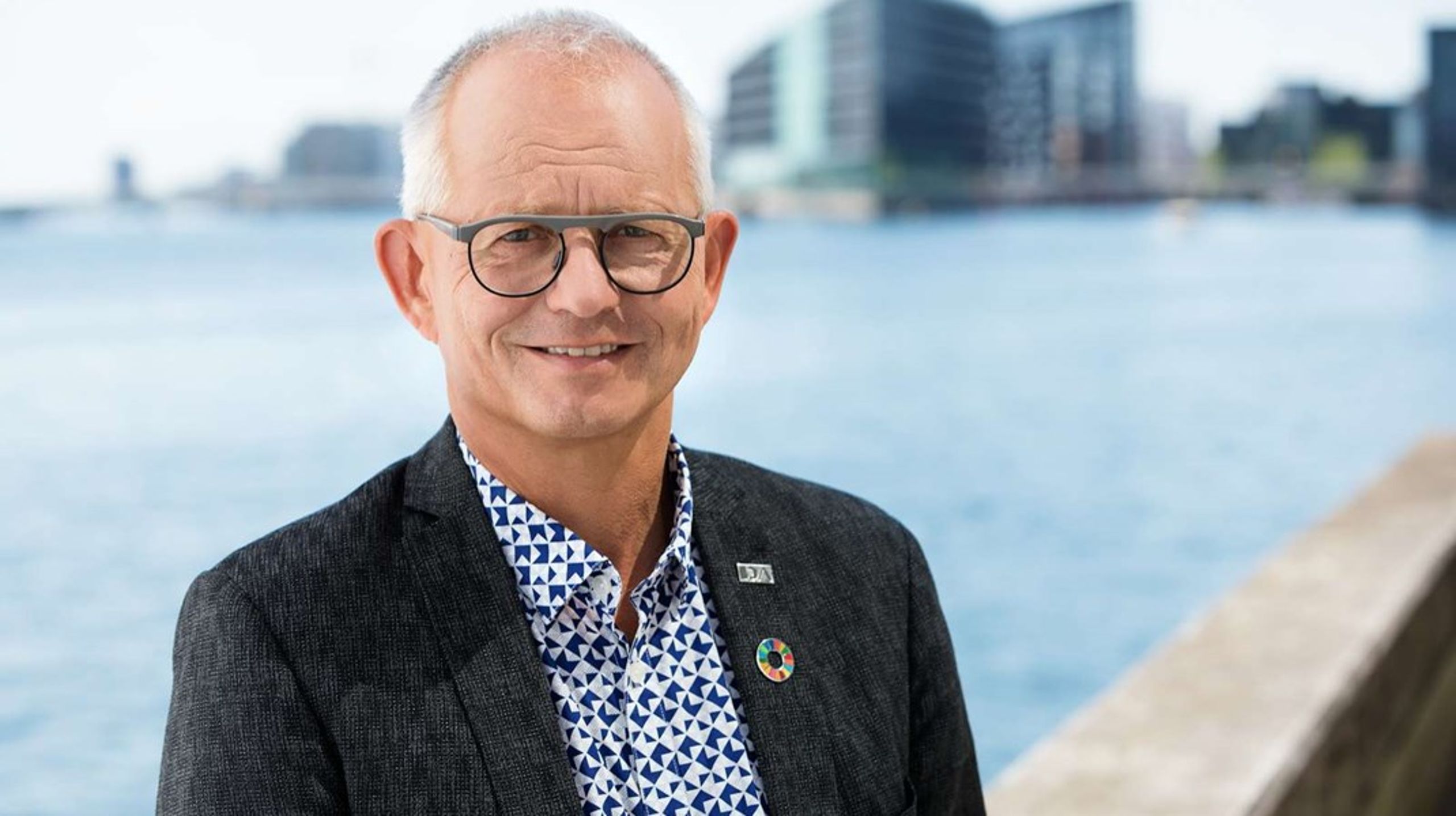 Det ville være tosset, hvis vi byggede nye huse, der ikke
var energioptimerede. Men ikke nok med, at vi bor i vores huse i mange år, så er
det faktisk også ud fra et klimamæssigt perspektiv en god idé at renovere, skriver&nbsp;Thomas Damkjær Petersen.