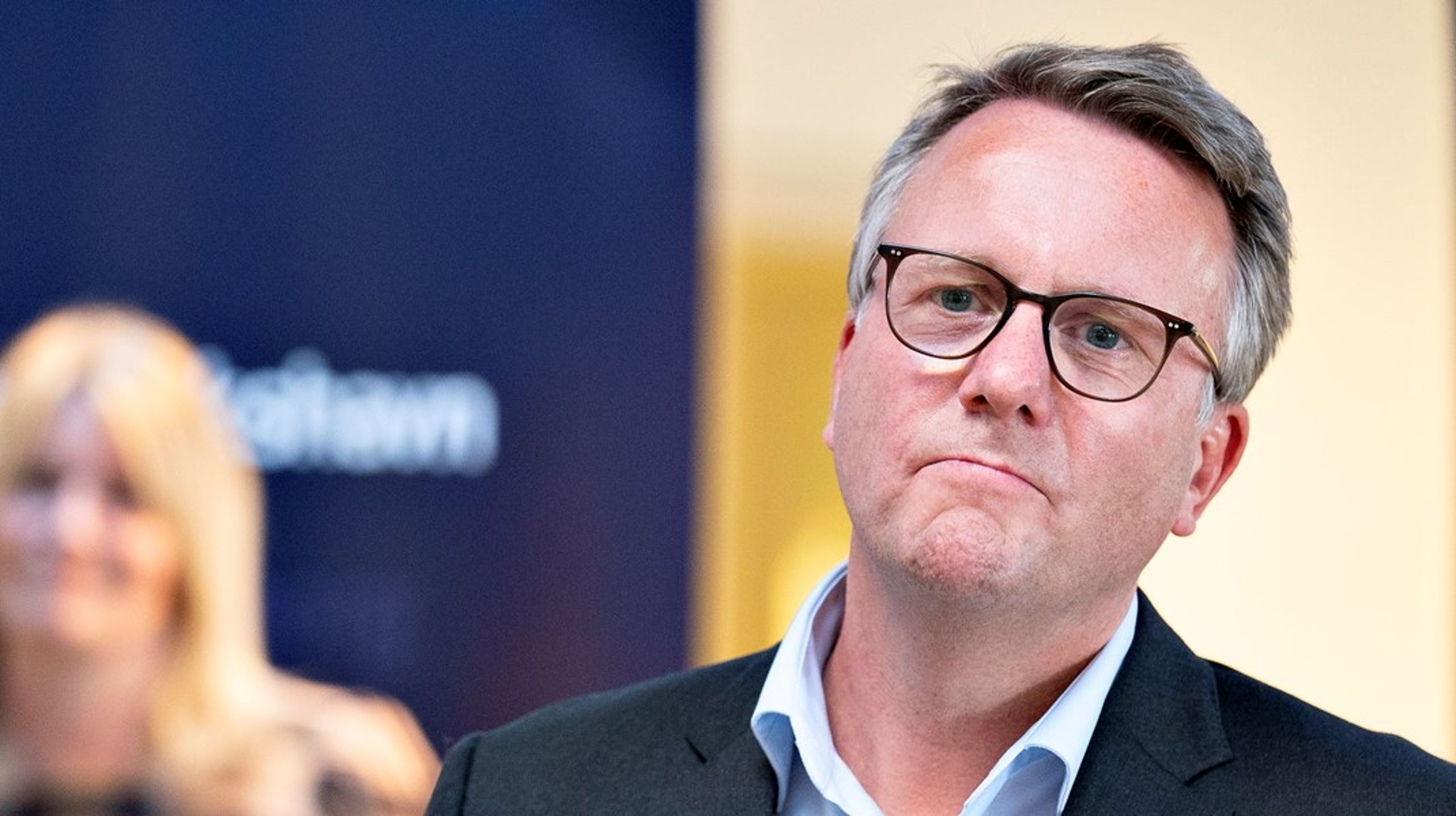 Til møder i den socialdemokratiske erhvervsklub&nbsp;har skatteministeren holdt oplæg om regeringens planer – med Skatteministeriets navn og logo på præsentationen.