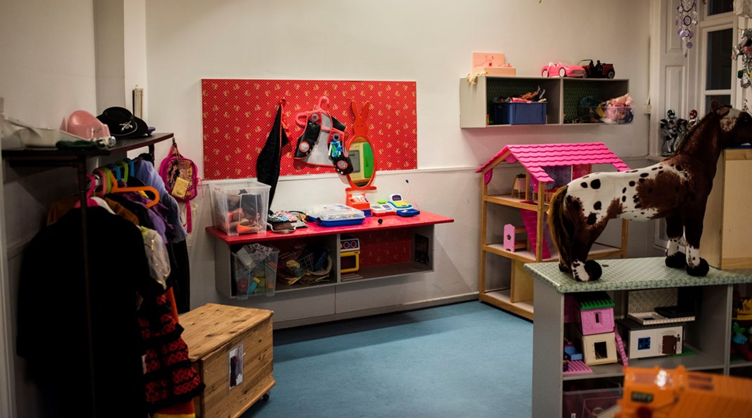 Politikerne har talt velfærdsfagene ned, og det er formentlig én af årsagerne til, at færre i dag vælger dem, skriver Lars Trier Mogensen.