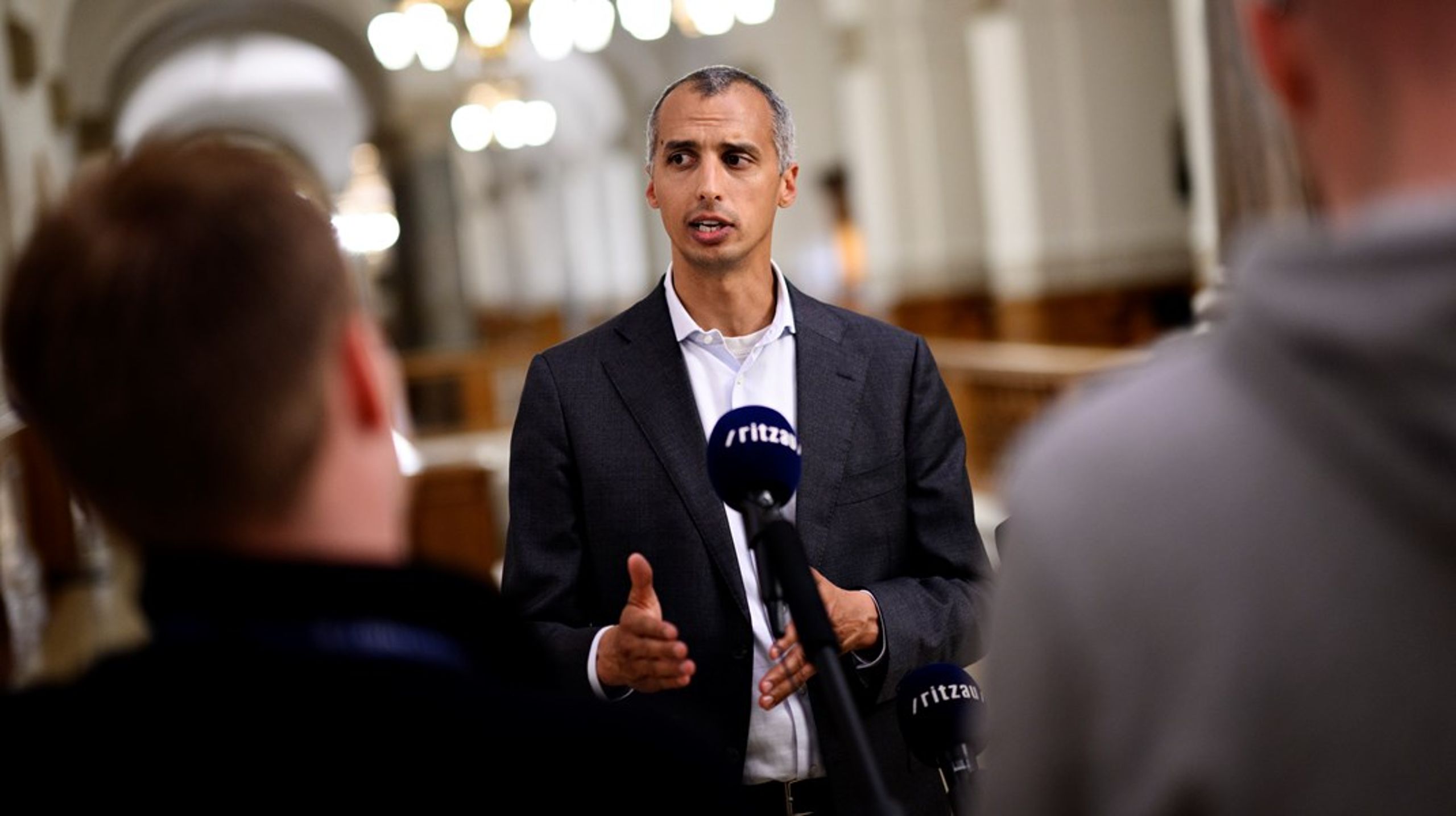 Udlændinge- og integrationsminister Mattias Tesfaye (S) har erkendt, at sprogprøve "samlet set er på et højere niveau, end der er hjemmel til i loven".
