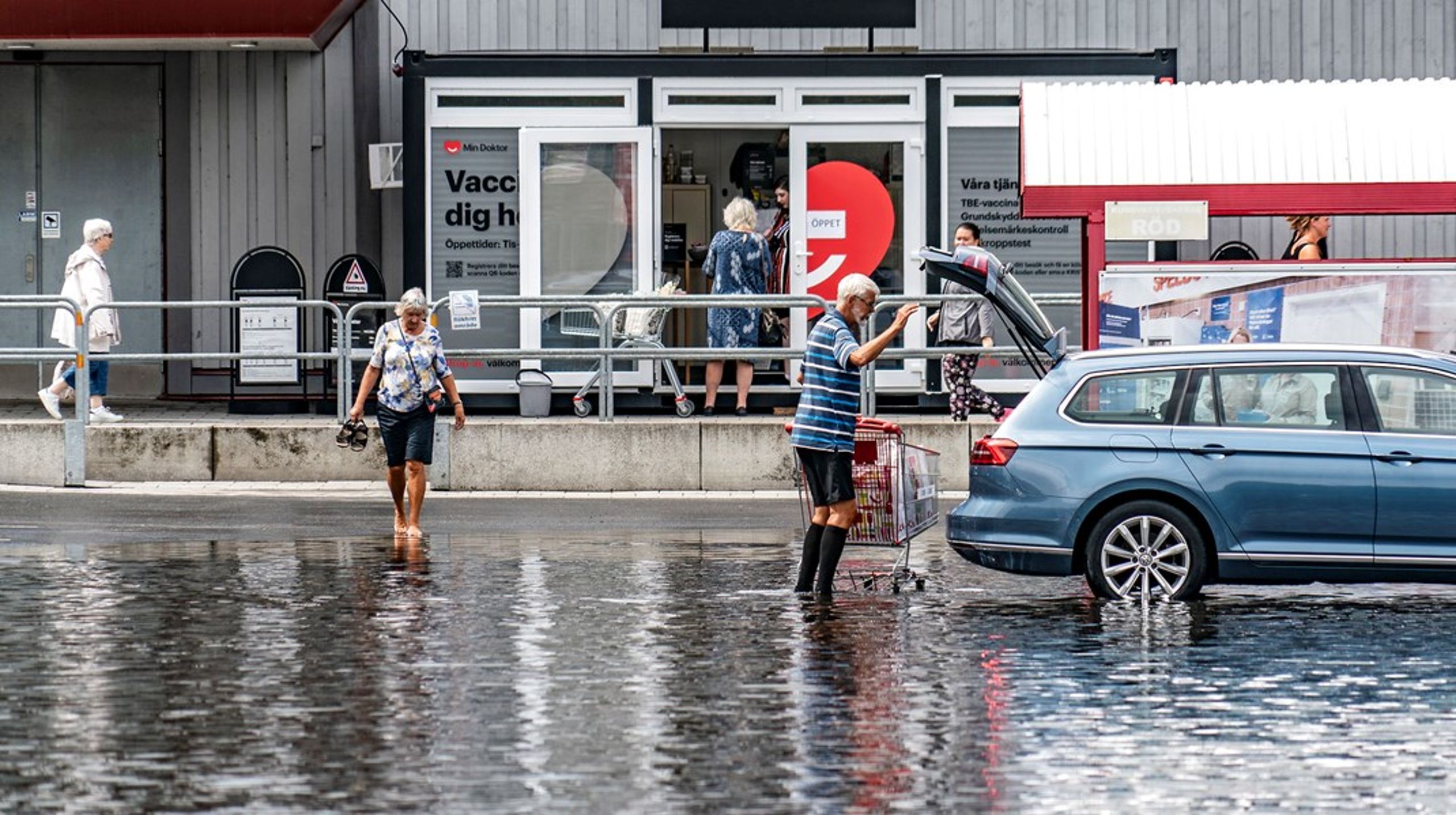 Oversvømmelser i Europa denne sommer har fået SF til at kræve hurtigere forhandlinger om klimatilpasning. Her er i Kristianstad i Skåne vandet givet problemer.
