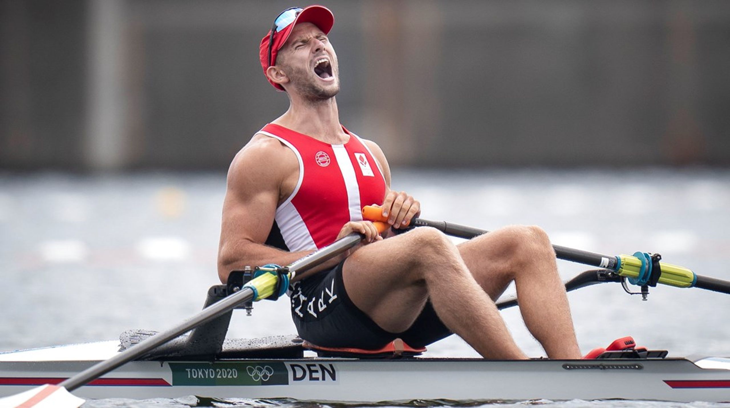 Den færøske roer&nbsp;Sverri Sandberg Nielsen i danske farver ved OL i Tokyo.