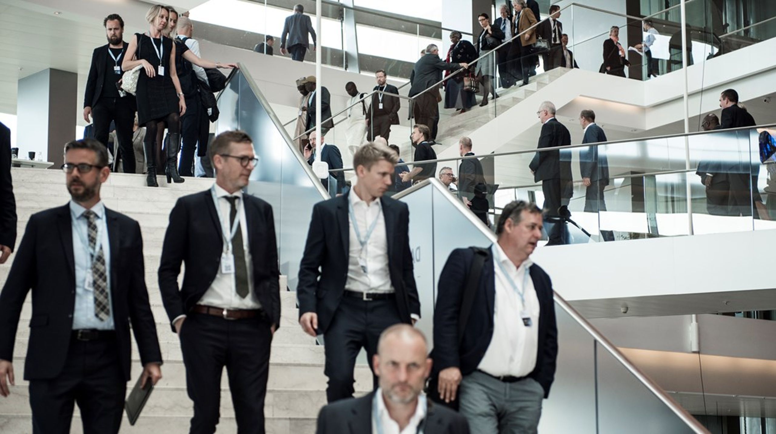 Skal der være ligestillingskvoter i dansk&nbsp;erhvervsliv? Hvordan skal kvoterne i så fald se ud? Og hvordan skal virksomheder sanktioneres, hvis de ikke lever op til kvoterne?