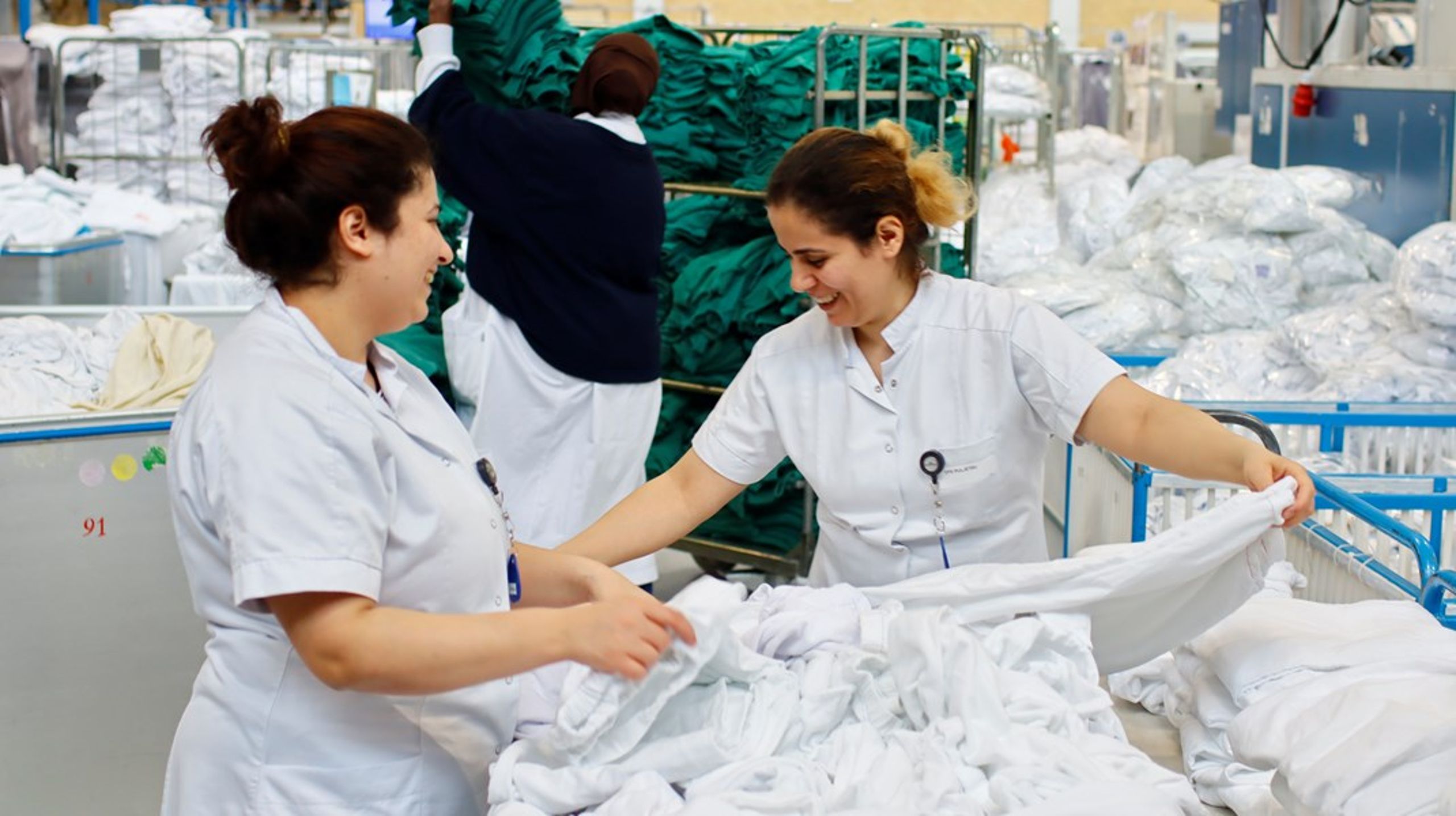 Khawar Waisi og Sohila Rostami er to af de kvinder, der er kommet i job gennem en indsats fra&nbsp;Fonden for Sociale Investeringer.&nbsp;