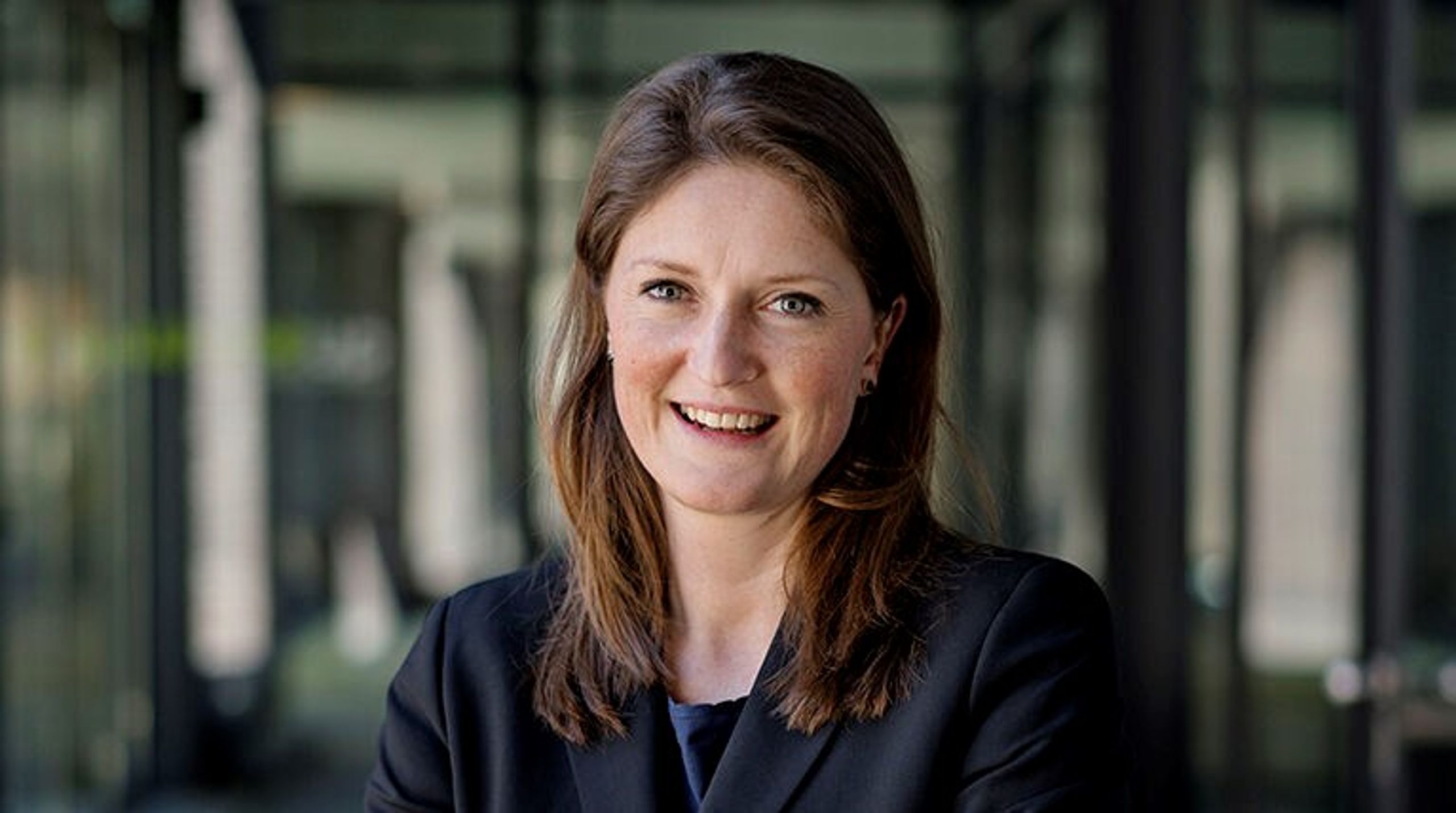 Hanne Lund-Christensen er ny afdelingschef i Fødevareministeriet. Hun er sammen med&nbsp;Pernille Østergaard og&nbsp;Ane Sofie Hansen en del af det nye chefhold ministeriet.