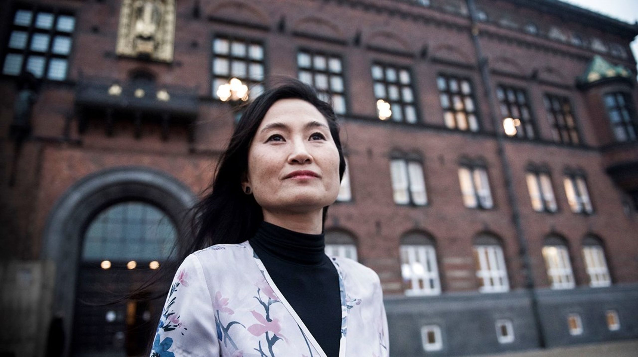 På Slotsholmen slås man om principper og ord i stedet for at fokusere på virkeligheden, som man gør i kommunerne og regionerne, skriver&nbsp;Mia Nyegaard.