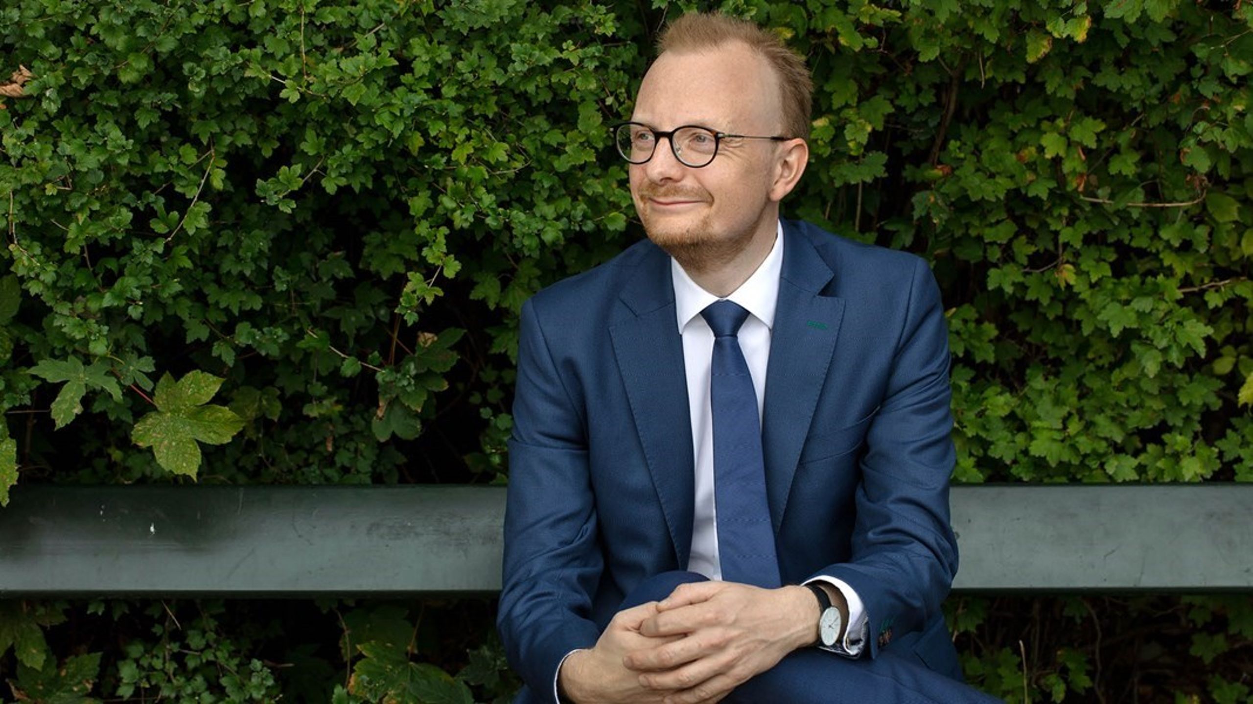 Vi bliver derfor nødt til at intensivere indsatsen for at
omstille ikke bare vejtransporten, men også luft- og skibsfarten. Det kræver
politisk vilje og strategiske investeringer, men det kan lade sig gøre – og vi
producerer faktisk allerede en stor del af de brint- og PtX-løsninger, der skal
til, herhjemme, skriver&nbsp;Tejs Laustsen Jensen.