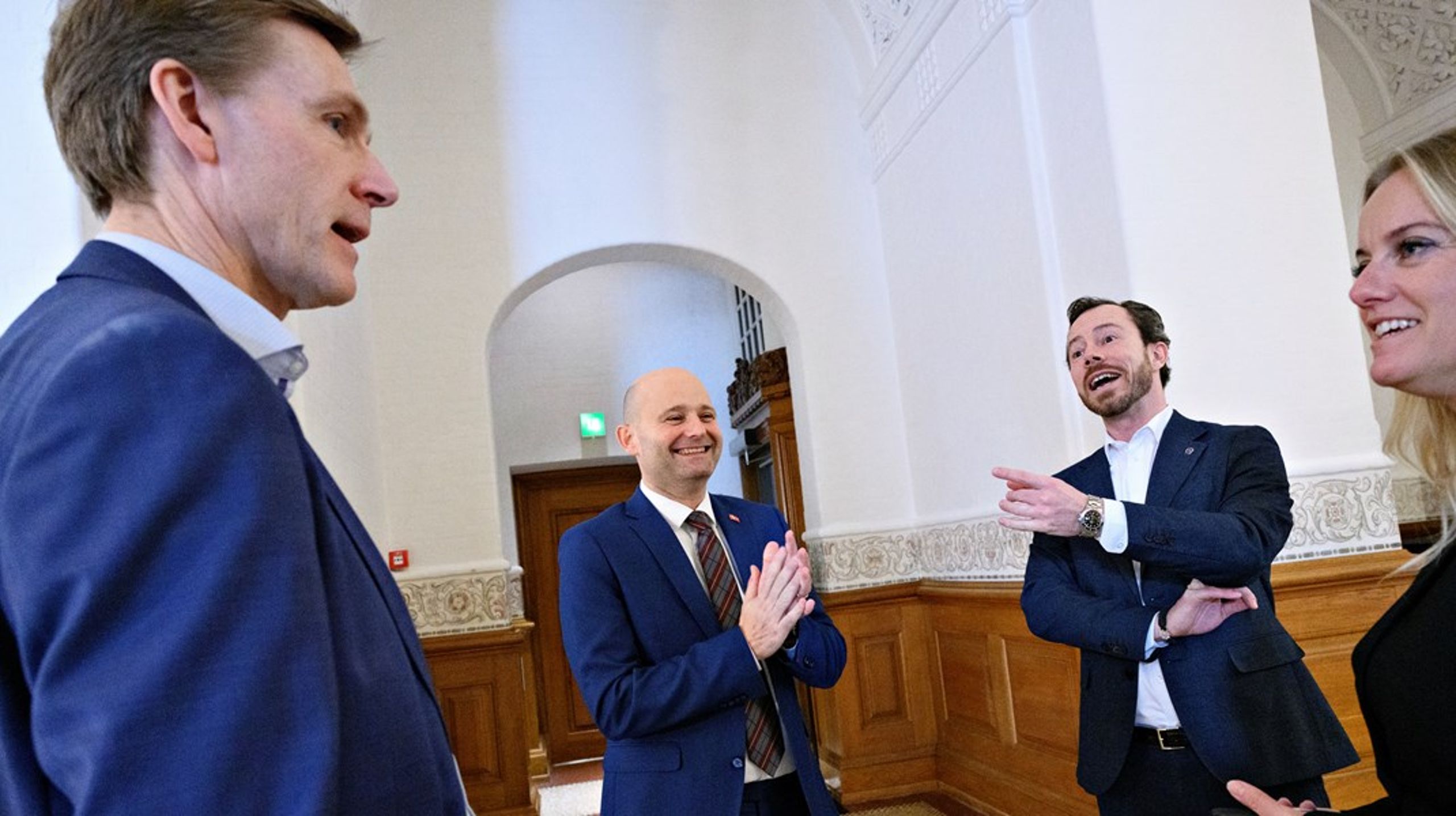 Arkivfoto: Blå partiformænd efter doorstep om genåbning af samfundet i februar 2021. I dag står fem blå partier sammen om et landbrugsudspil.<br>