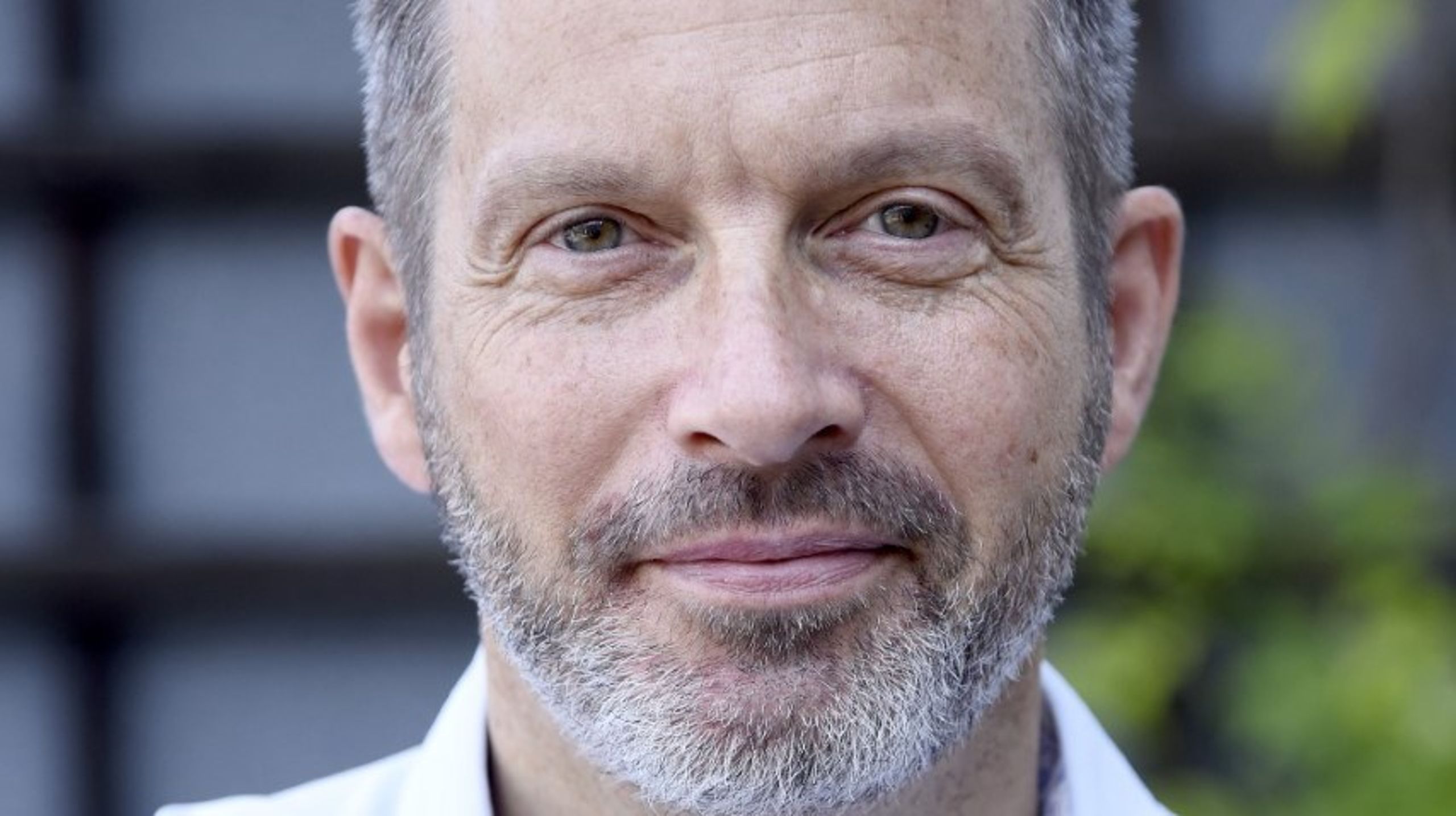 Shitstormdoktor Henrik Kragelund hjælper virksomheder og organisationer med at håndtere mediesager, så skadevirkningerne bliver så små som muligt.&nbsp;