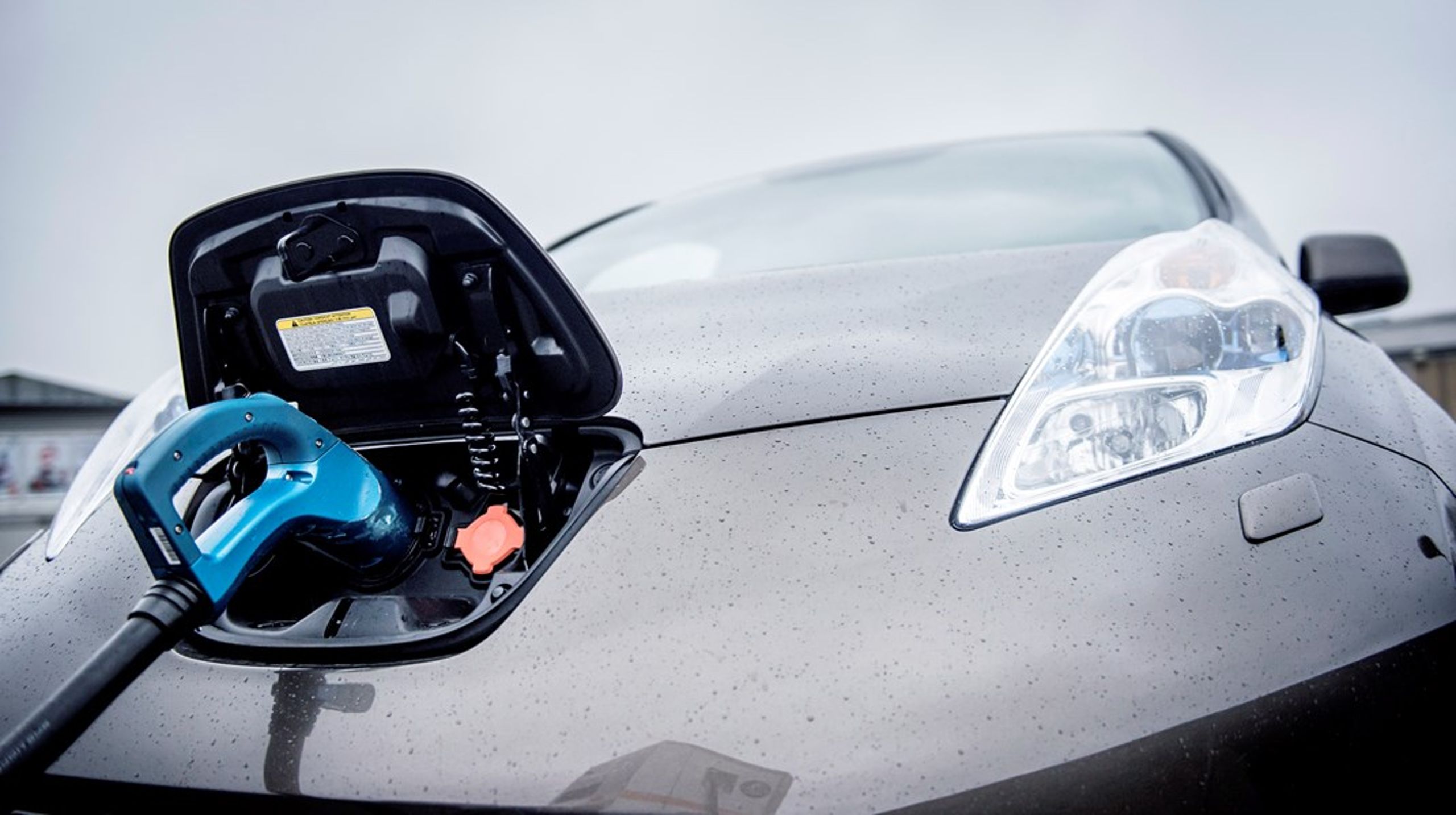 Uanset hos hvilken operatør man er kunde,
bør elbillister kunne oplade hos andre operatører til fair, gennemskuelige og
rimelige priser, skriver&nbsp;Tore Harritshøj.