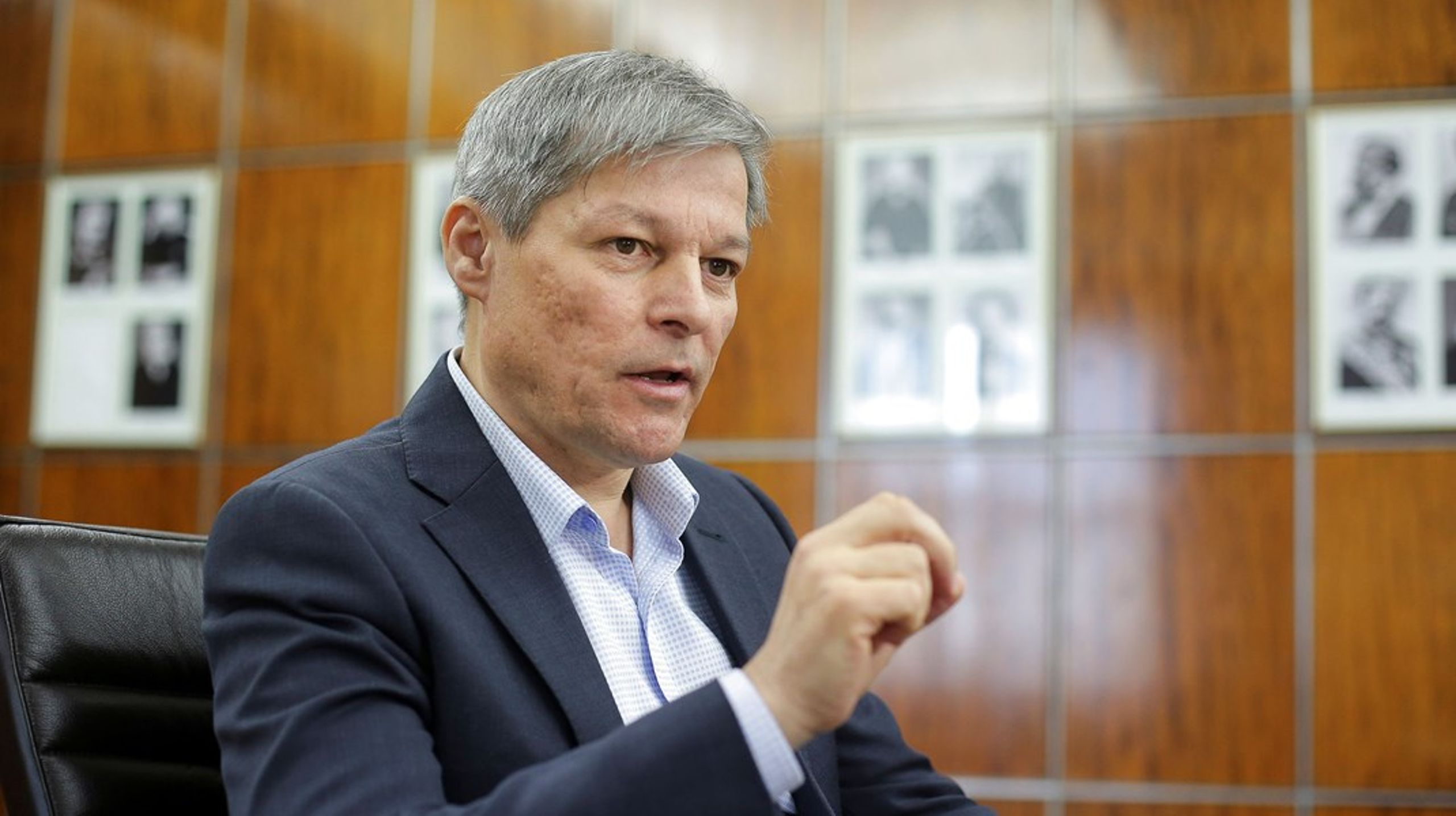 Dacian Ciolos har været&nbsp;EU-kommissær og premierminister i Rumænien. Han træder nu tilbage som formand for Renew-gruppen.