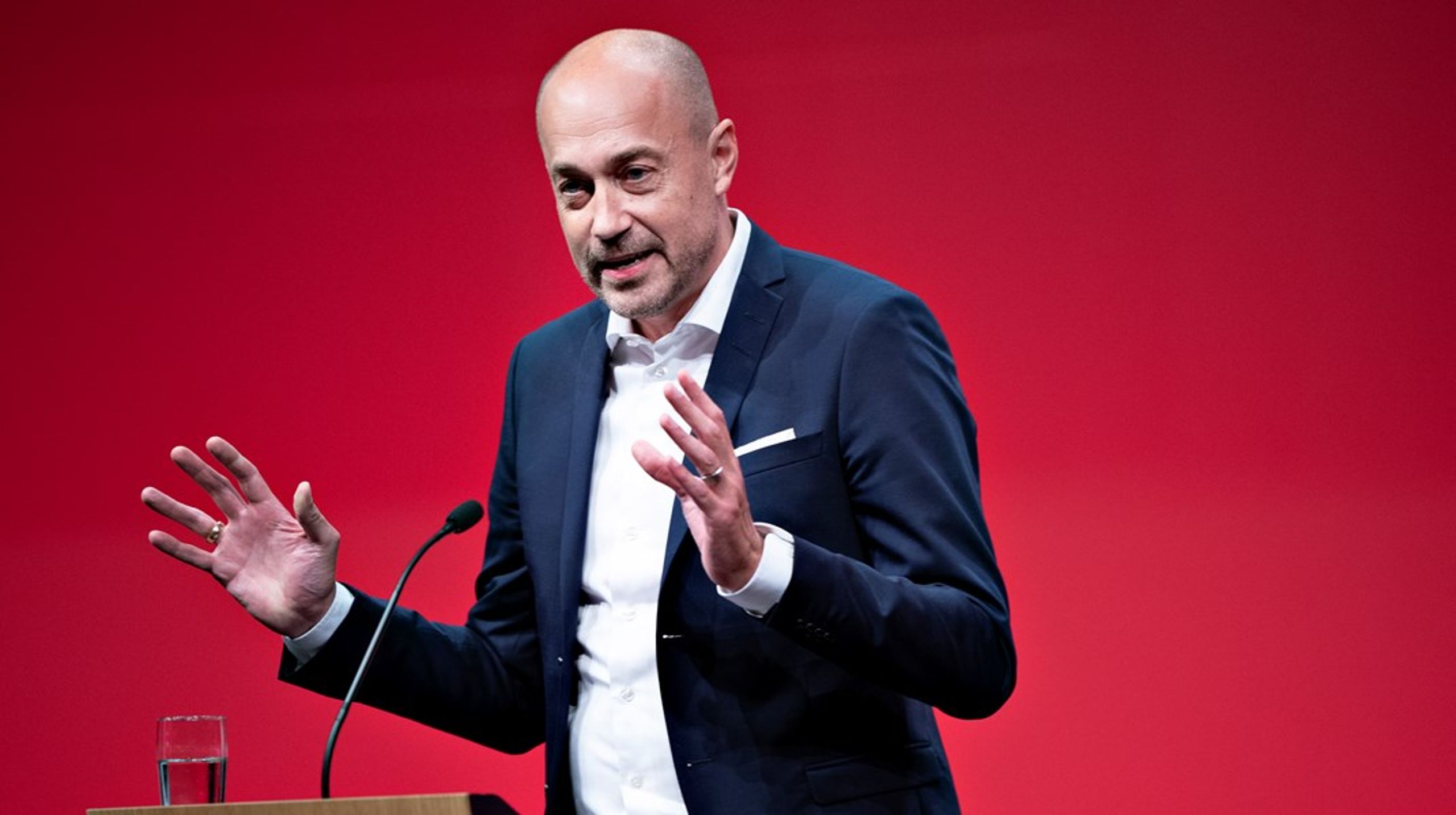 Tandlægeforeningen bad i 2019 om et møde med den nye sundhedsminister med henvisning til foreningens medlemskab af Socialdemokratiets erhvervsklub. Den nytiltrådte sundhedsminister Magnus Heunicke (S) efterkom ønsket med en invitation. Det udløser massiv kritik fra flere sider.