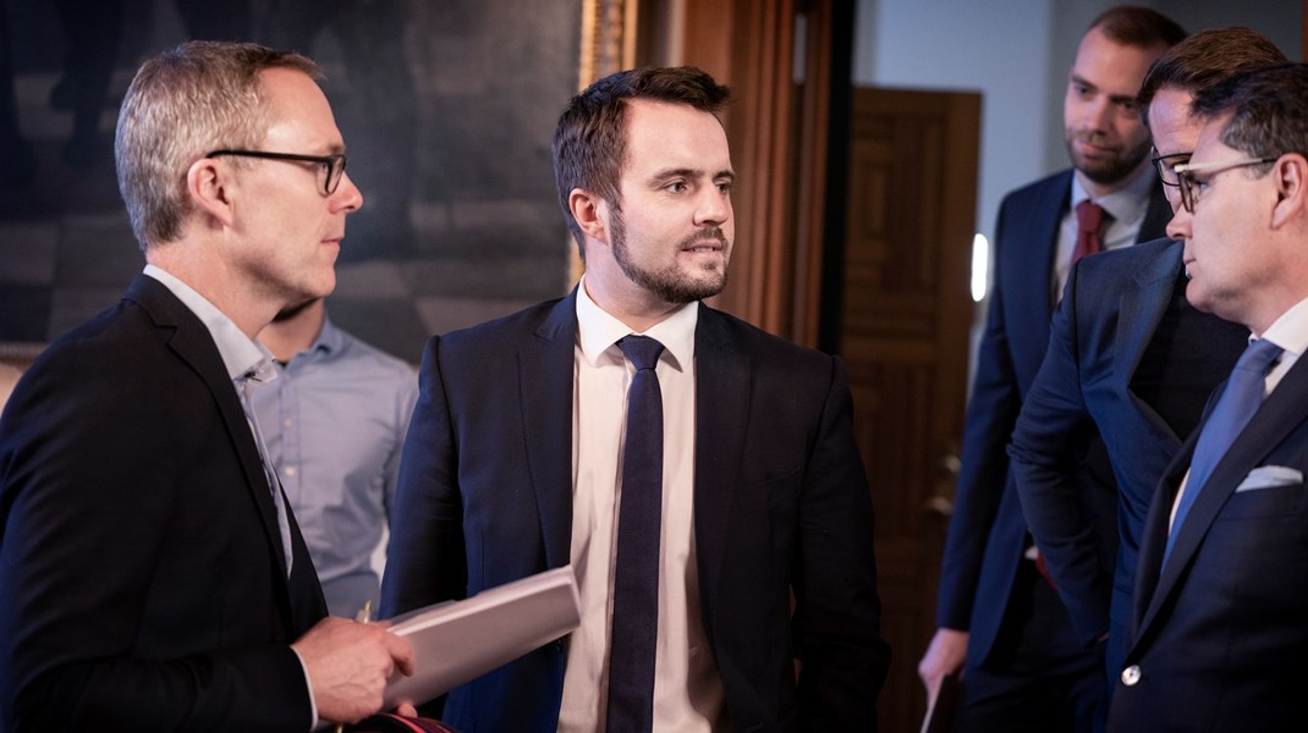 Simon Kollerup (S) og Brian Mikkelsen skal deltage i debatten om, hvor stor en rolle kommunernes erhvervsvenlighed og erhvervslivets rammevilkår&nbsp;bør&nbsp;fylde i den kommunale valgkamp.
