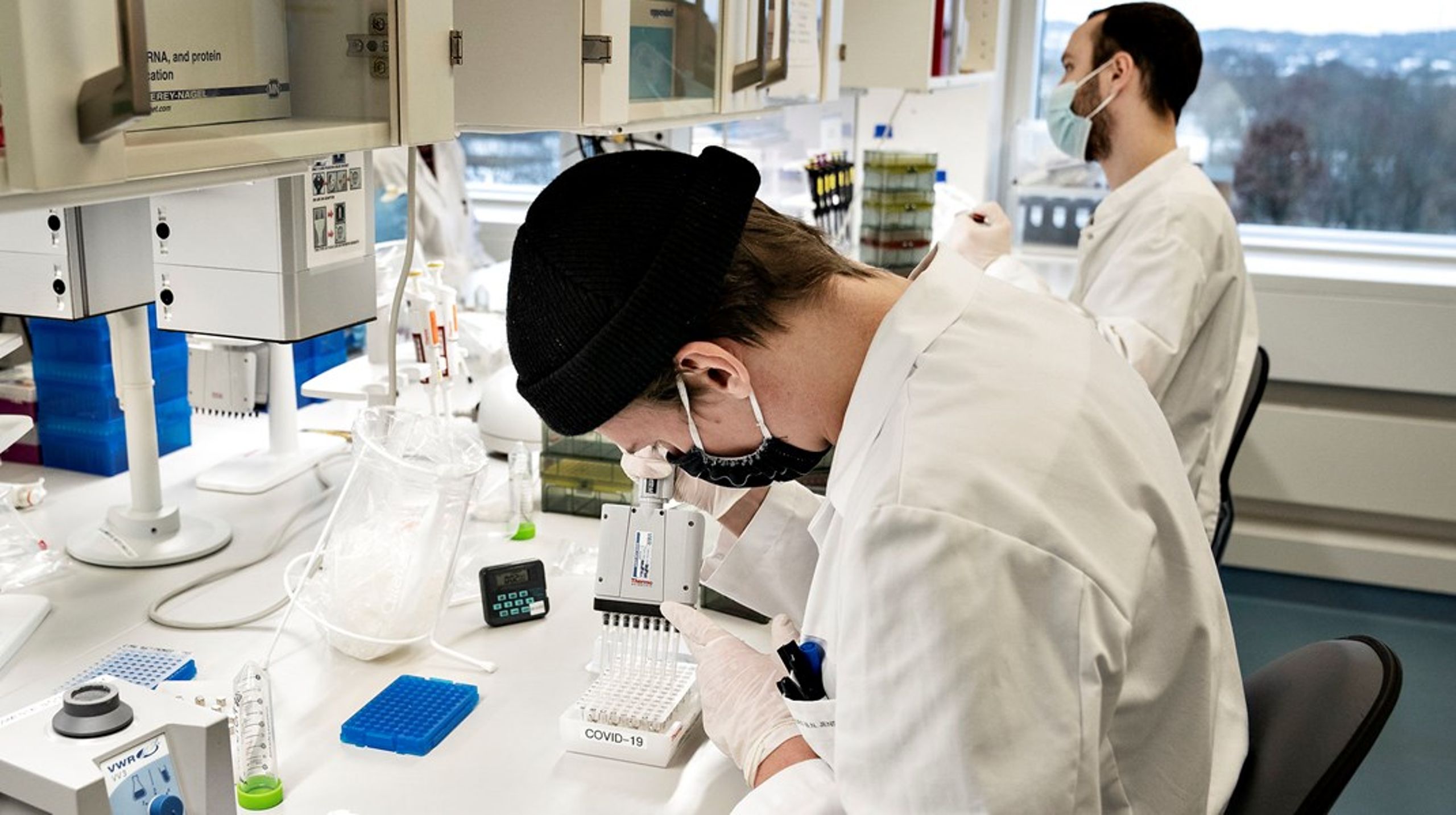 Hvis ikke der signaleres
vilje til vedholdenhed, er der risiko for, at de bedste hjerner i
forskningsverdenen og erhvervslivet løber i andre retninger, skriver Mette Fjord Sørensen og Anders Klöcker.&nbsp;