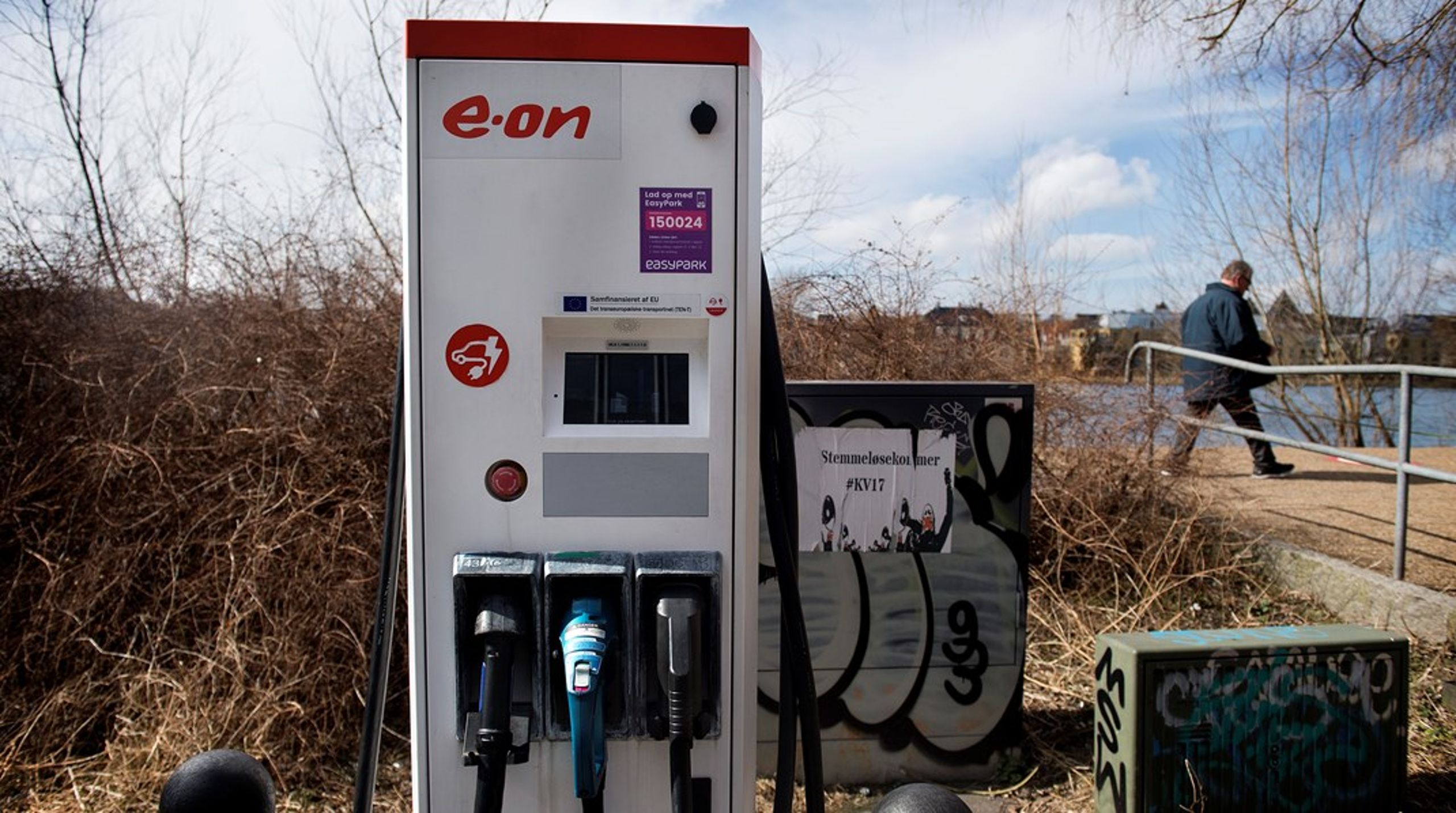 Kommunerne bør som Danmarks største arbejdsplads ligestilles med de private
arbejdspladser, hvor flere og flere aktivt involverer sig i at sikre
lademuligheder til de ansatte, skriver Birgit Stenbak Hansen (S) fra KL.