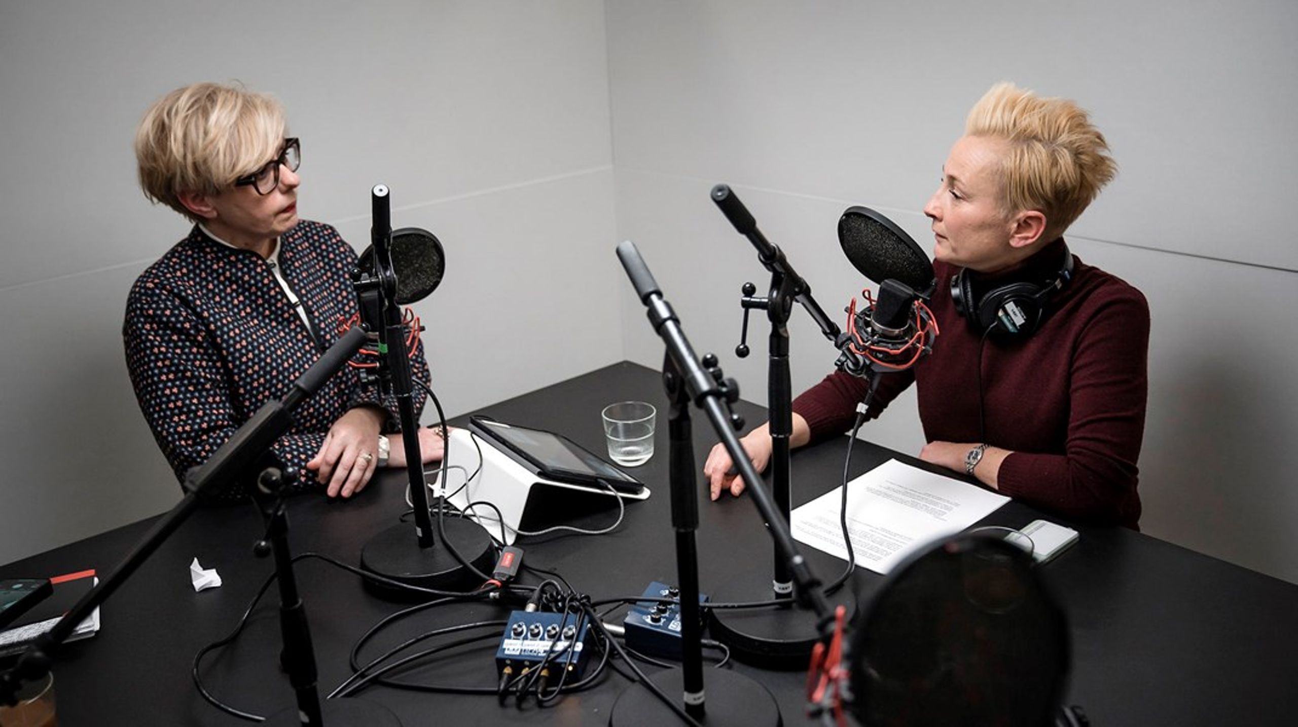 Podcasts har et godt tag i de unge og er velegnet som medie til nyheder og samfundsstof, skriver Marianne Bugge Zederkof.<br>