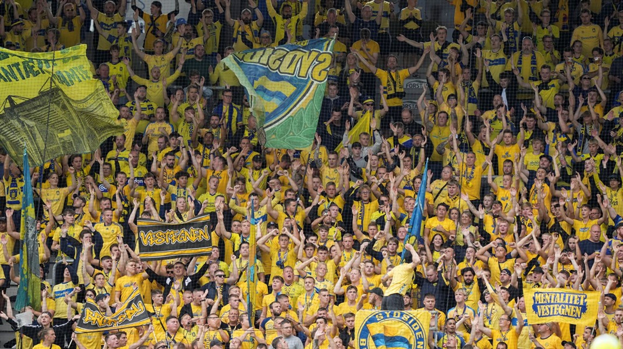 Regeringen vil indføre krav om coronpas i forbindelse med idrætsbegivenheder med mere end 200 indendørs og 2000 udendørs.&nbsp;