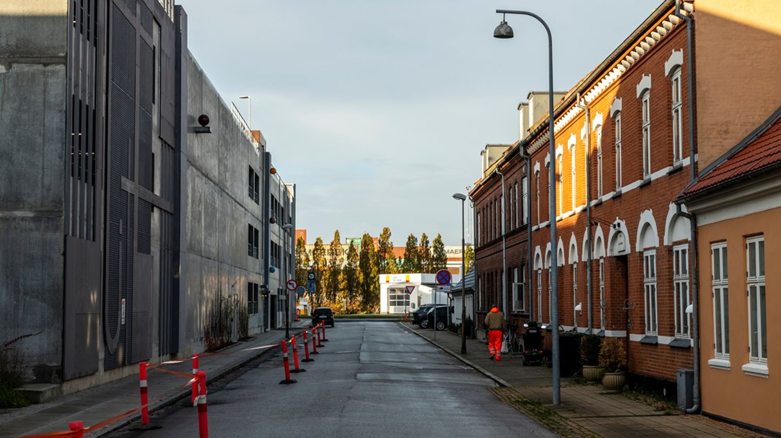 Der er både økonomiske og sikkerhedsmæssige grunde til at have fokus på vores 75.000 kilometer offentlig vej i kommunal- og regionalvalgkampen, skriver Helle Rasmussen og Anders Hundahl.&nbsp;