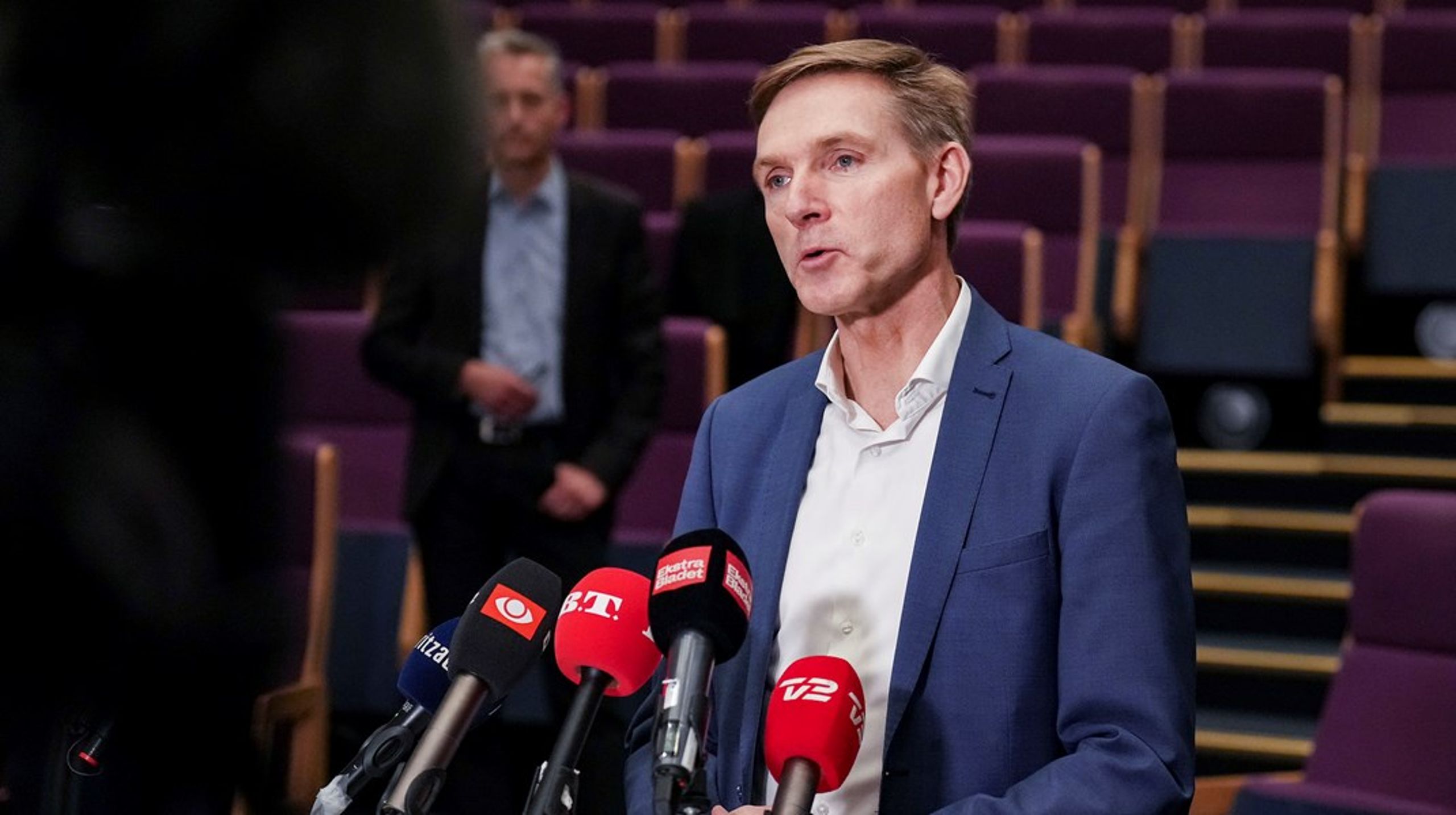 Dansk Folkeparti afholdte&nbsp;et ekstraordinært hovedbestyrelsesmøde i Fredericia lørdag, hvor det blev besluttet, at partiet skal&nbsp;vælge ny formand på et ekstraordinært årsmøde 23. januar i Herning.