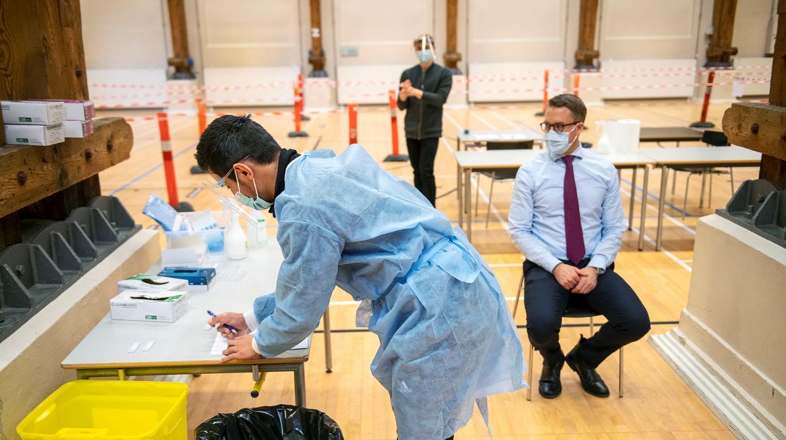 Vi skal væk fra en udvikling, hvor det offentlige først rækker ud til private aktører, når deres egen kapacitet ikke rækker langt nok, skriver&nbsp;Katrina Feilberg og Morten Jung fra Dansk Erhverv.