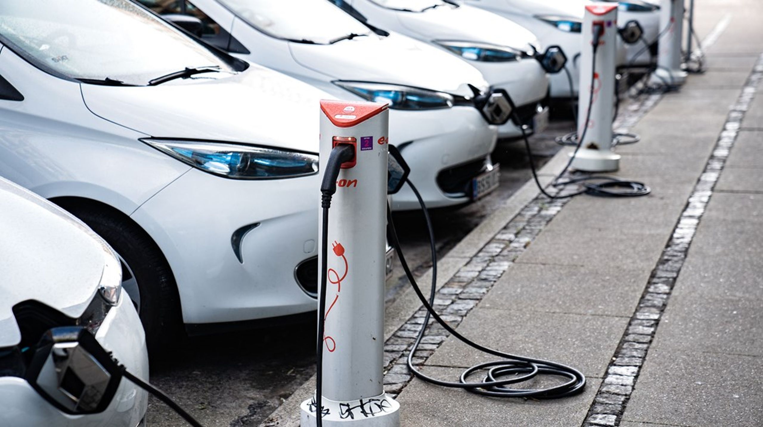 Når kommunerne køber elbiler, skal der være styr på, hvor meget CO2 der&nbsp;er blevet&nbsp;udledt ved produktionen, lyder det.&nbsp;