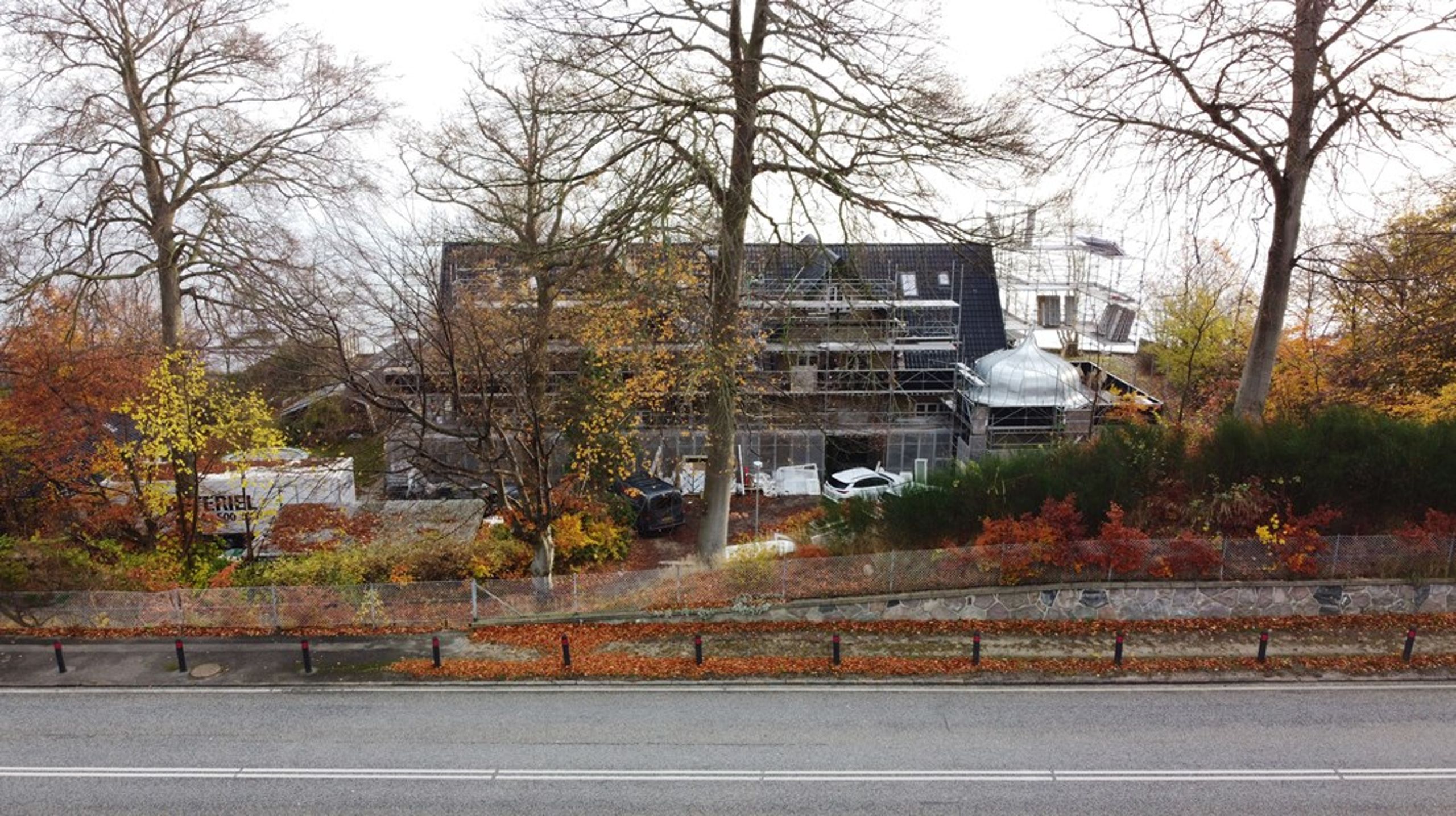 Specialinstitution Skodsborg er placeret på Strandvejen med udsigt over Øresund.&nbsp;