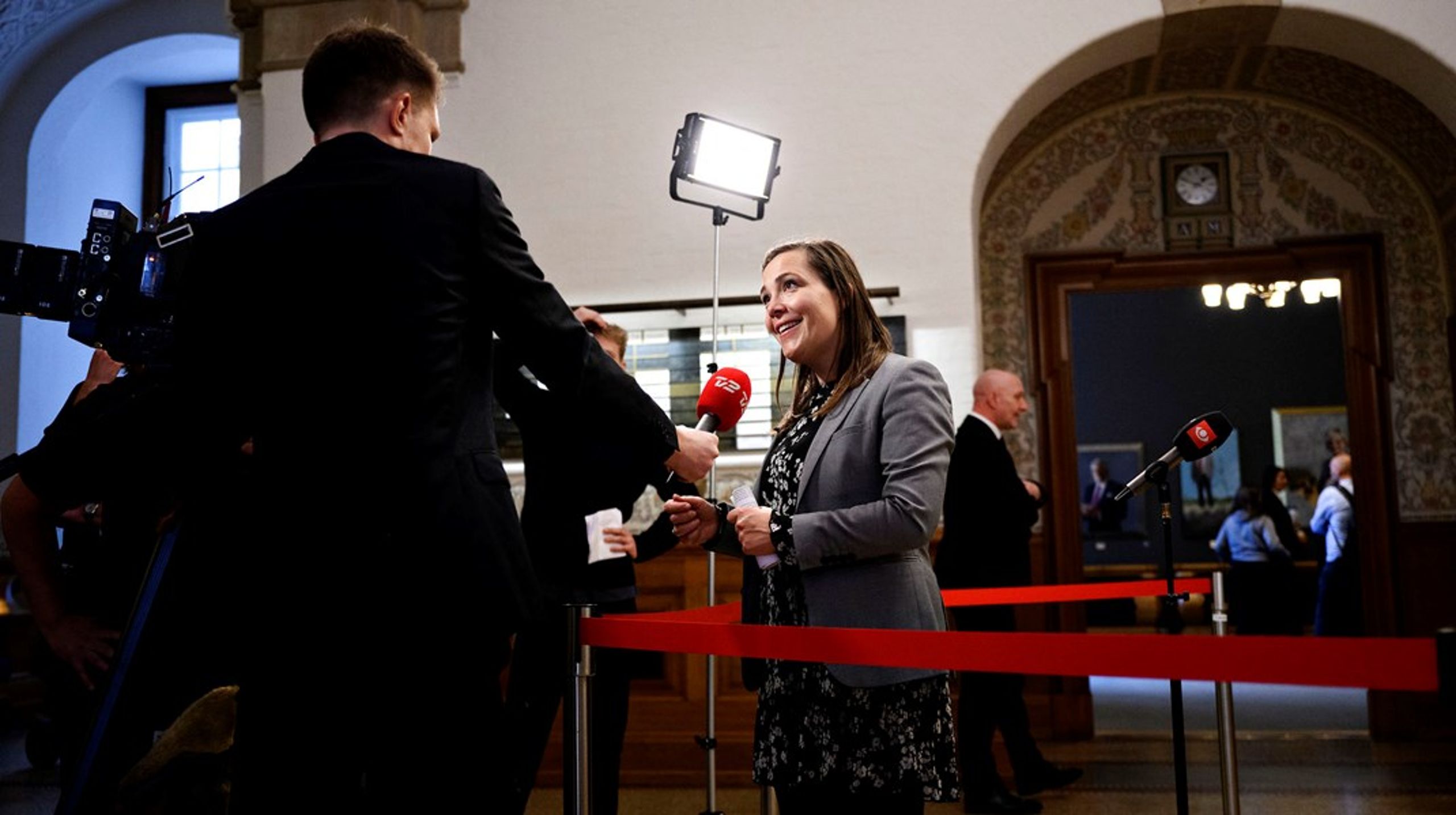 Kommunerne bør genvurdere sagerne, hvor psykologer har fået kritik for forældrekompetenceundersøgelser, lyder det fra socialminister Astrid Krag (S)&nbsp;til Jyllands-Posten.