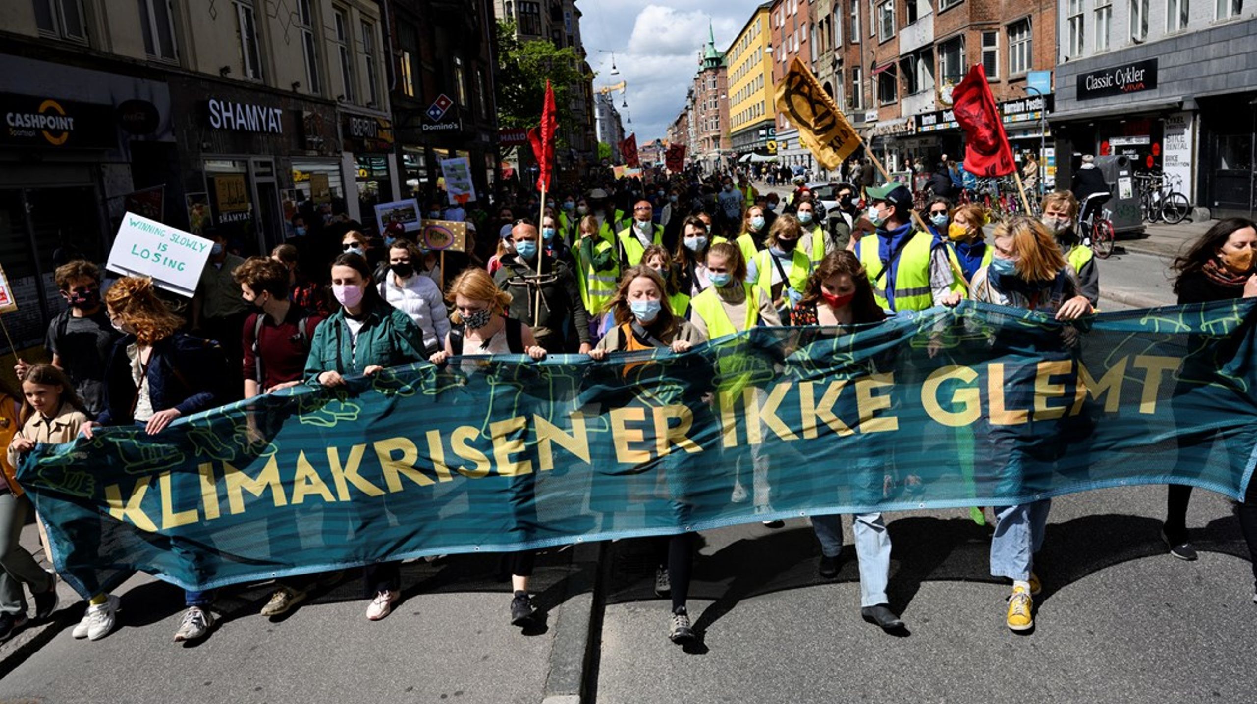 Klimastrejkende unge er med til at gøre op de usynlige magtstrukturer i samfundet, og i&nbsp;denne brydningstid er det ikke nok, at ngo'er tænker på,&nbsp;<i>hvad</i> de siger, men også&nbsp;<i>hvem</i> der siger det. Det skriver Christophe Kirkegaard, kommunikation- og engagementschef hos Care Danmark.