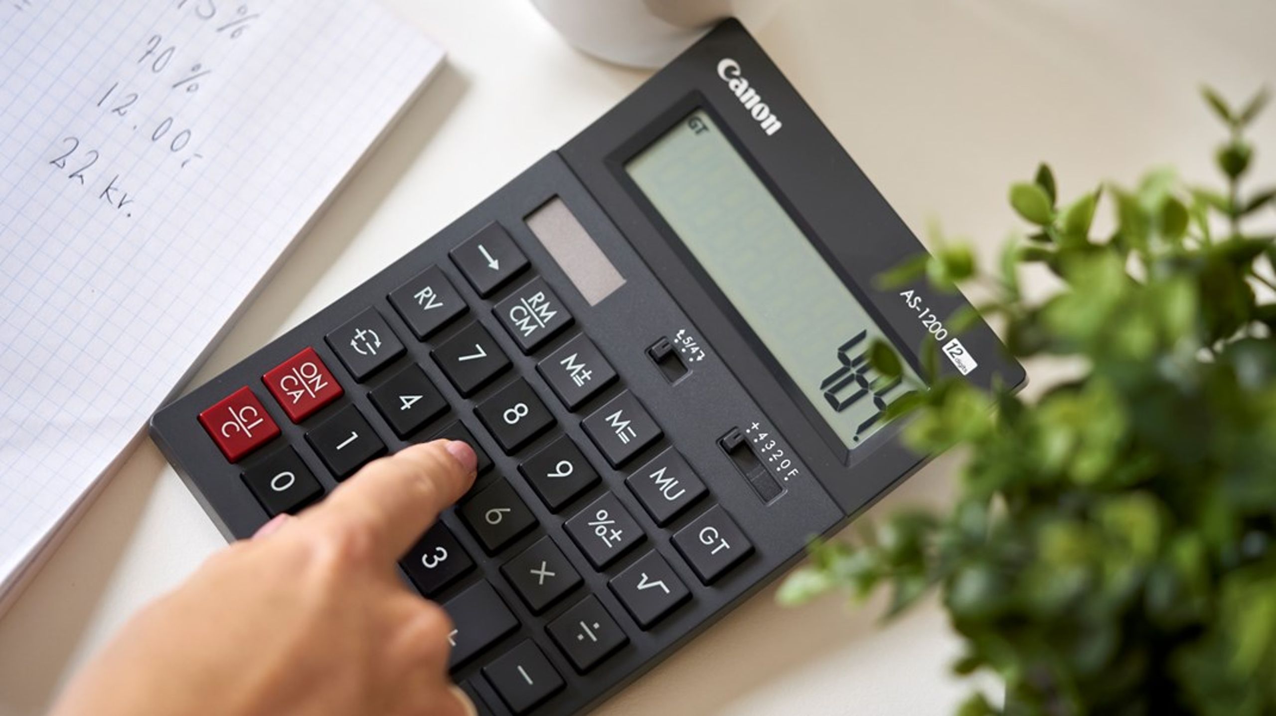 Fondene har været offer for en generel tendens, hvor det er blevet normalt at indkøbe alle former for rådgivning for at undgå at tage ansvar selv. Men kan&nbsp;man undgå, at nogle fonde må nedlægges på grund af dette? Det korte svar er nej, skriver Martin Sibast Laugesen.