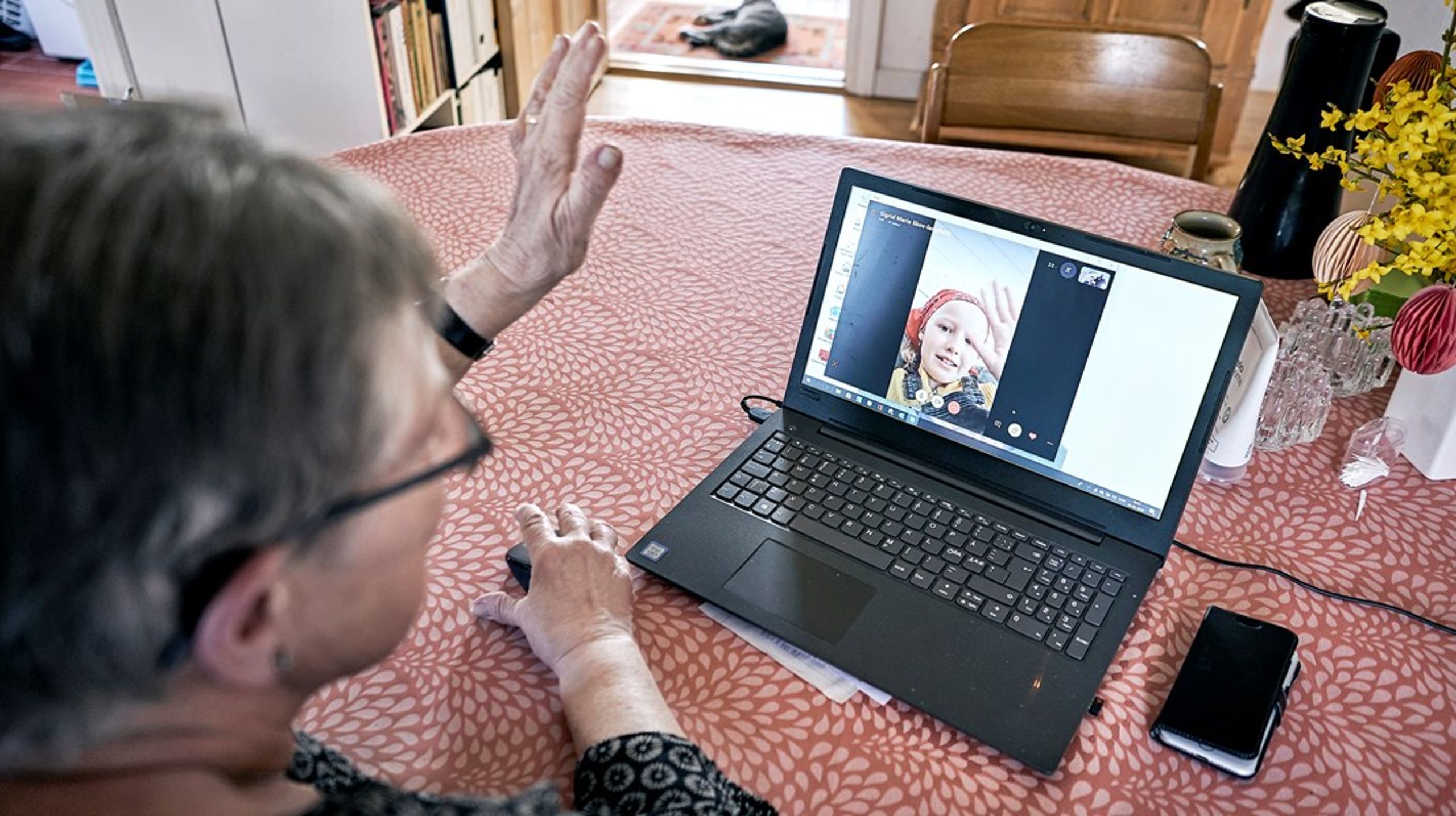 ”Når man kan sige, at ældre rammes hårdt, så er det blandt andet, fordi&nbsp;mange lønmodtagere&nbsp;får gavn af, at lønningerne stiger forholdsvist hurtigt for tiden,” siger chefanalytiker Louise Aggerstrøm Hansen.