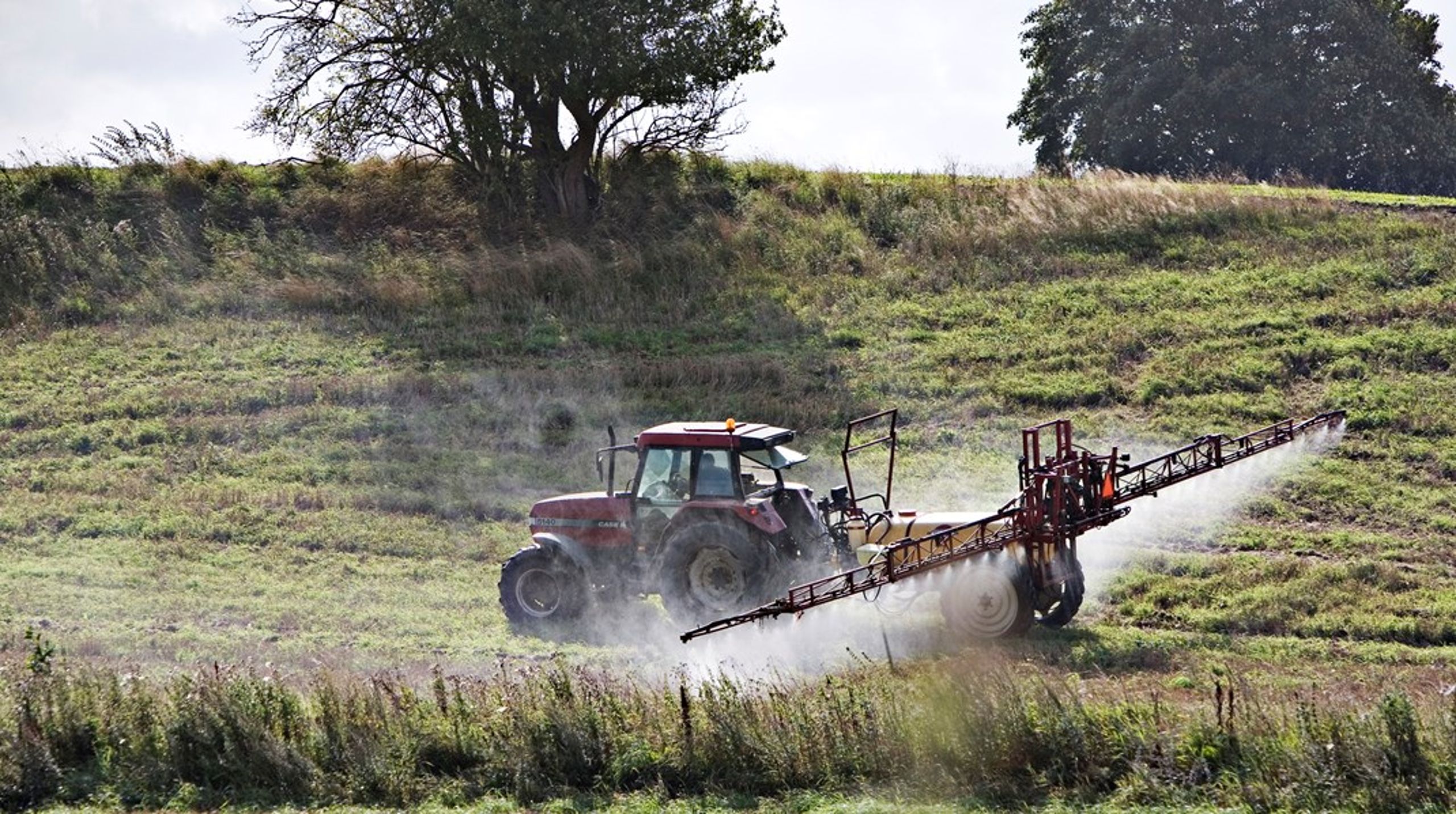 Belastningen fra landbrugets pesticider skal sænkes markant, lyder det fra regeringens støttepartier.