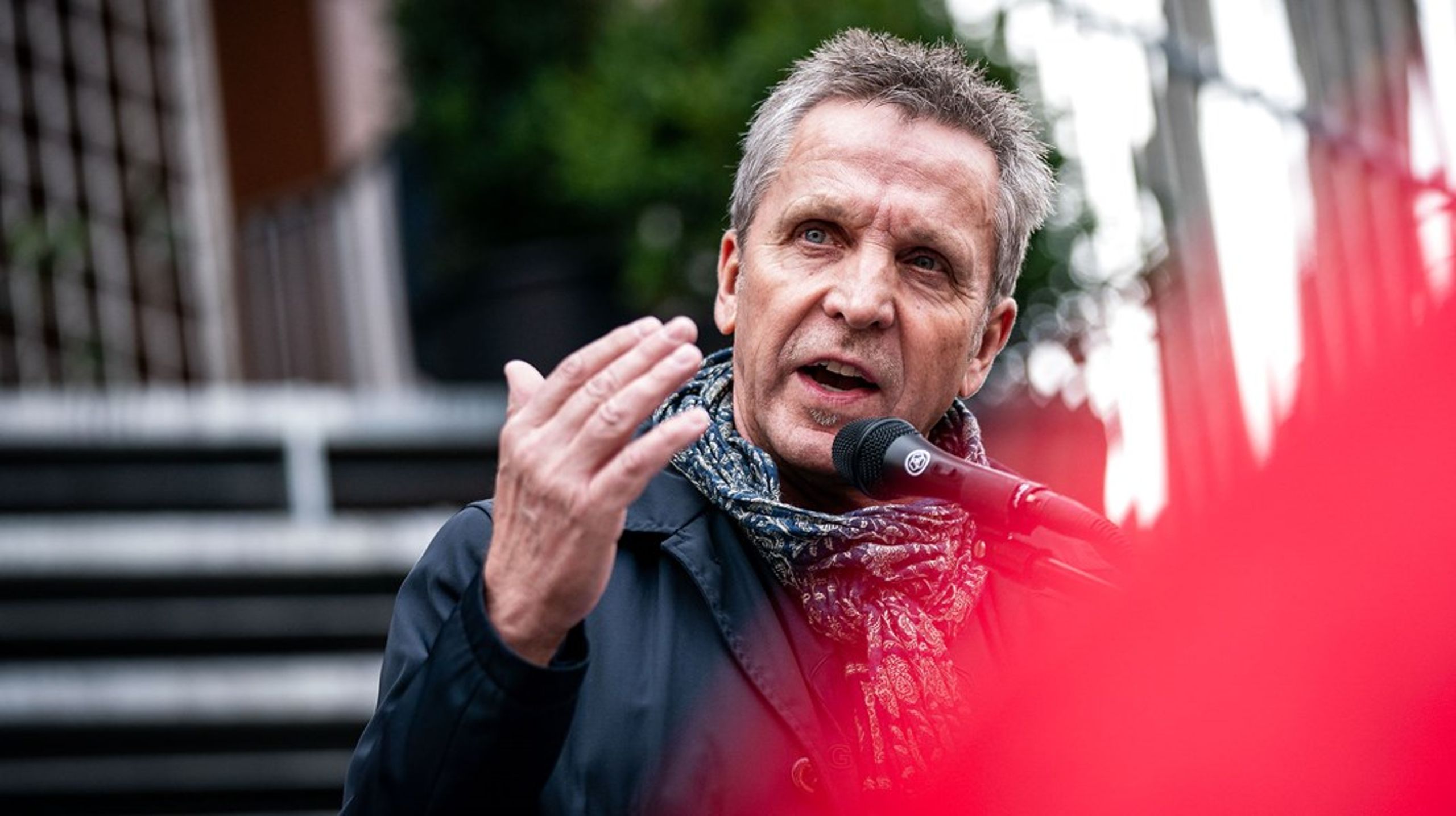Omtalen vedrørende 3F-formanden Per Christensens dobbeltliv bevidner, at der er en udbredt 'på i en fart'-tendens blandt politikerne. Og det svækker befolkningens tillid, mener Søren Søndergaard.