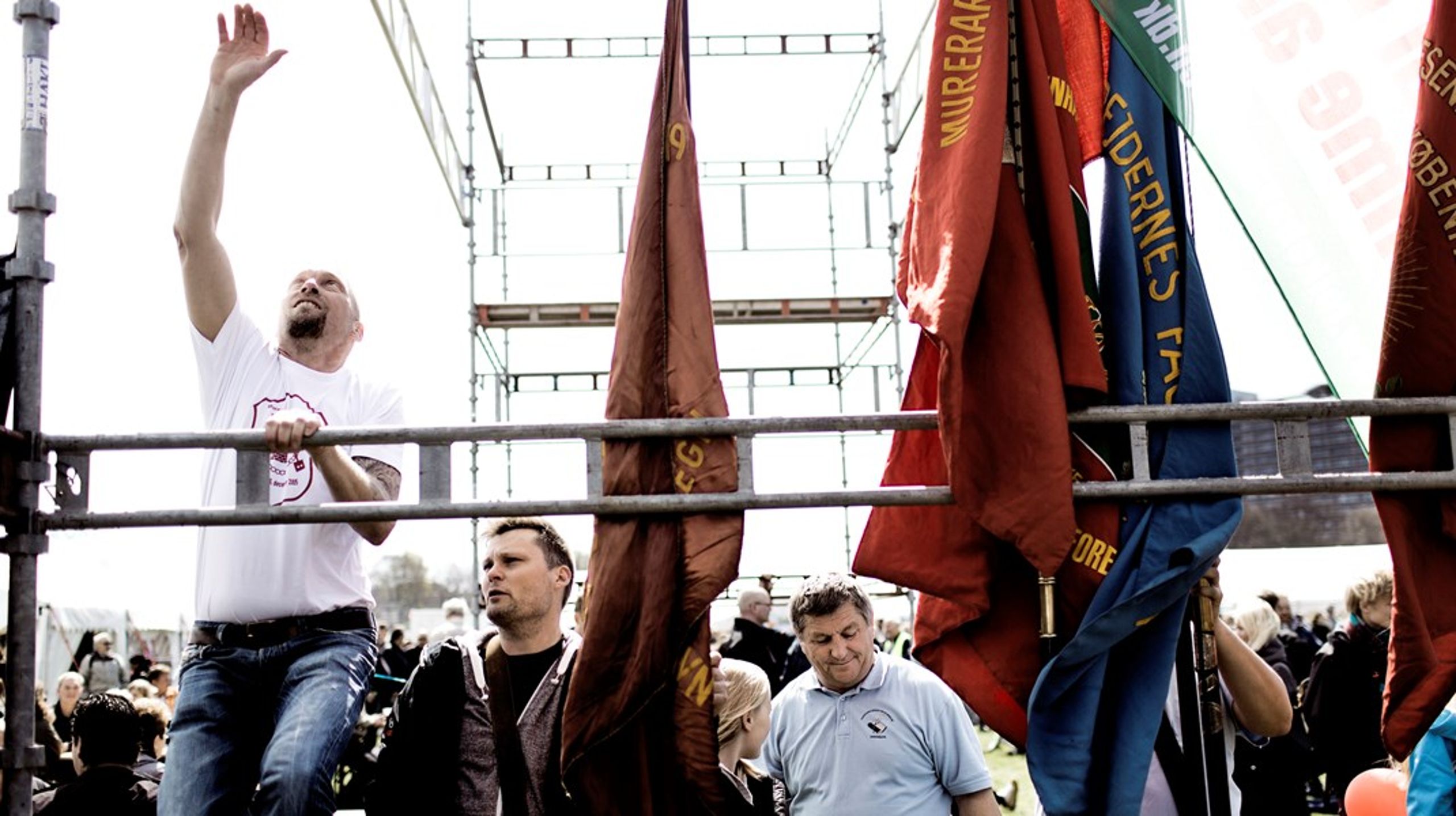 Arbejdsgiverne vælger udelukkende at fokusere på en lavere beløbsgrænse. I Dansk Metal mener vi, at nøglen til fremtidens arbejdsmarked i stedet ligger i teknologiske investeringer, skriver Emil Drevsfeldt Nielsen.