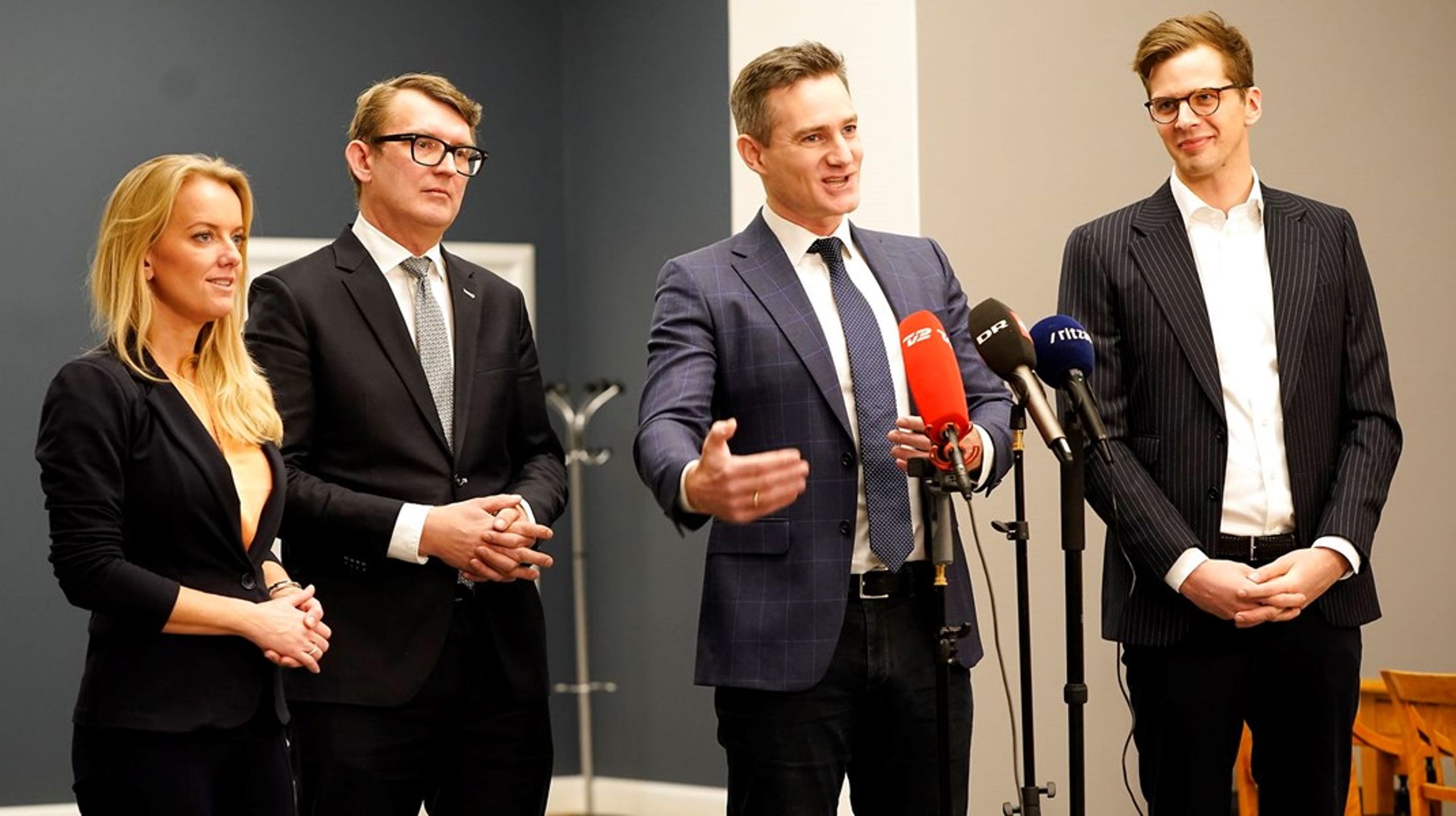 Kort efter regeringen havde fremlagt sit forslag til en ny beløbsordning, afholdt de blå partier et doorstep om deres model.&nbsp;