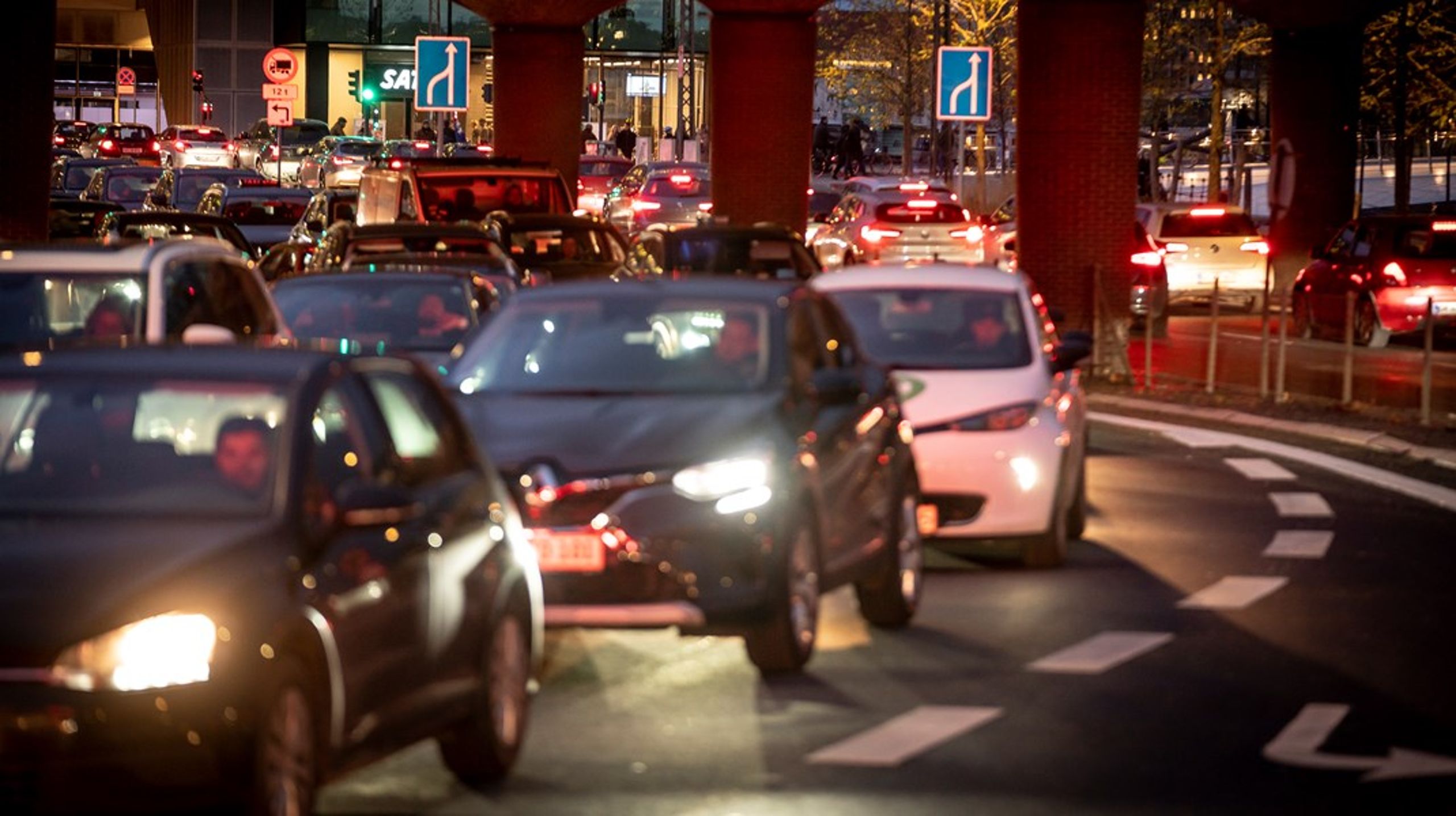 Man skal betale afgifter, når man kører, og ikke fordi man har købt en bil eller lastbil og betalt afgifterne på én gang, skriver Jan Villadsen.