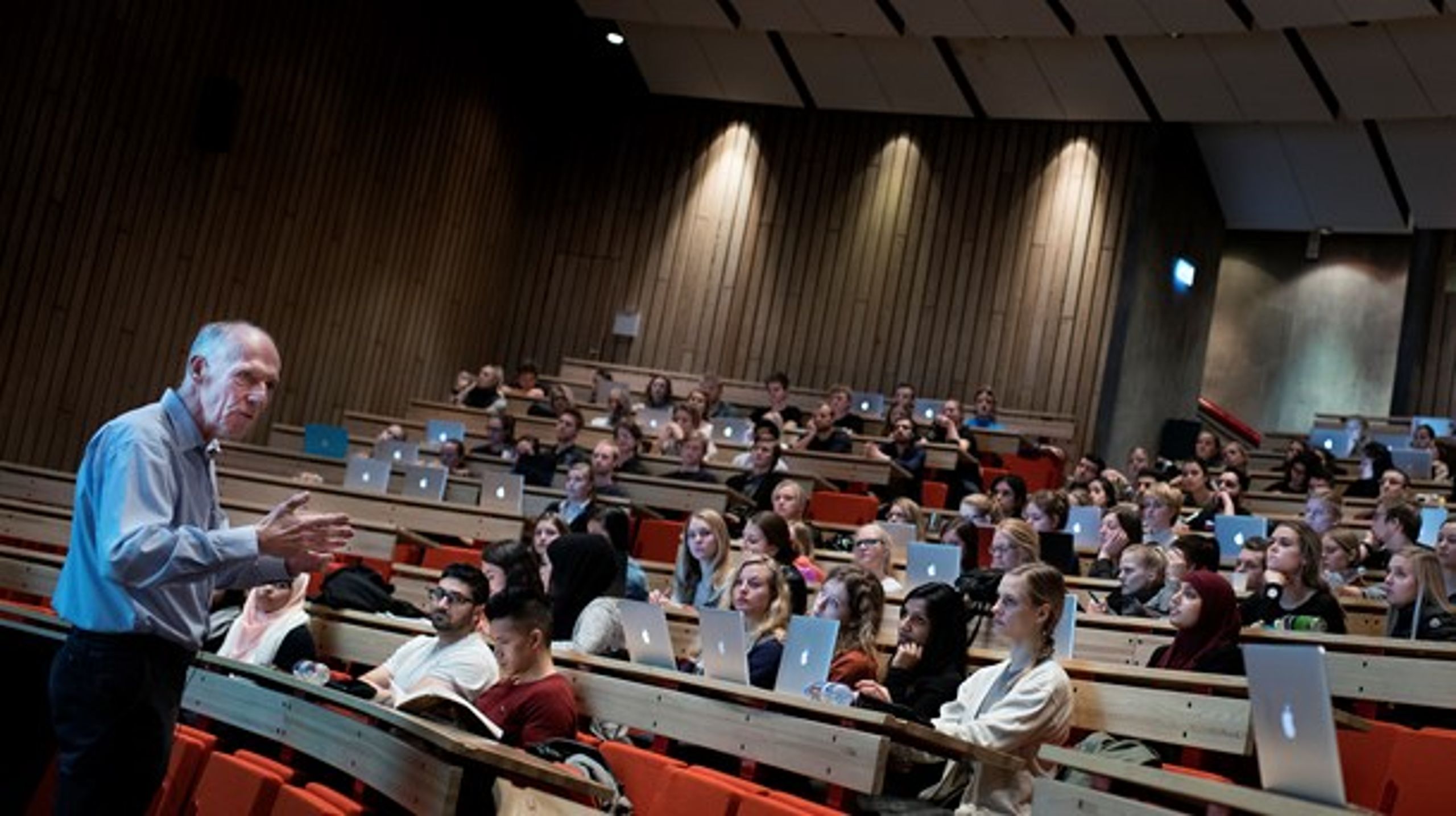 En overvægt af kvindelige medicinstuderende sætter sig spor overalt i sundhedsvæsenet - også i den lægelige ledelse på sygehusene.&nbsp;Her er det medicinstuderende på Københavns Universitet.