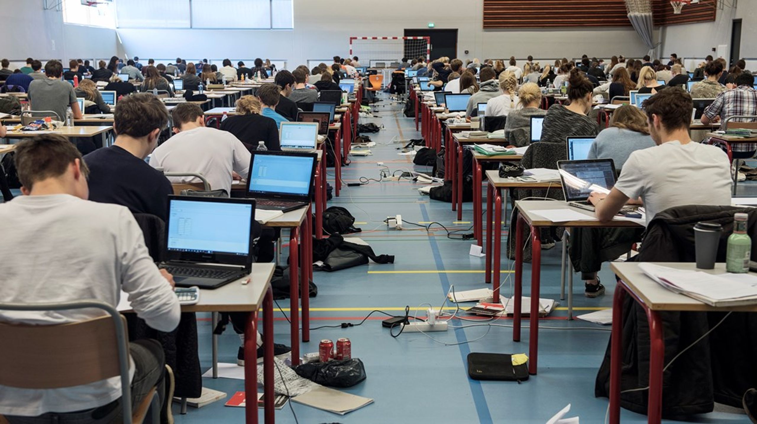 Det er beklageligt, at politikerne ikke udviste tillid til, at undervisere og censorer har ekspertisen til at tage højde for coronapandemiens påvirkning af undervisningen, skriver Jeppe Kragelund.<br>