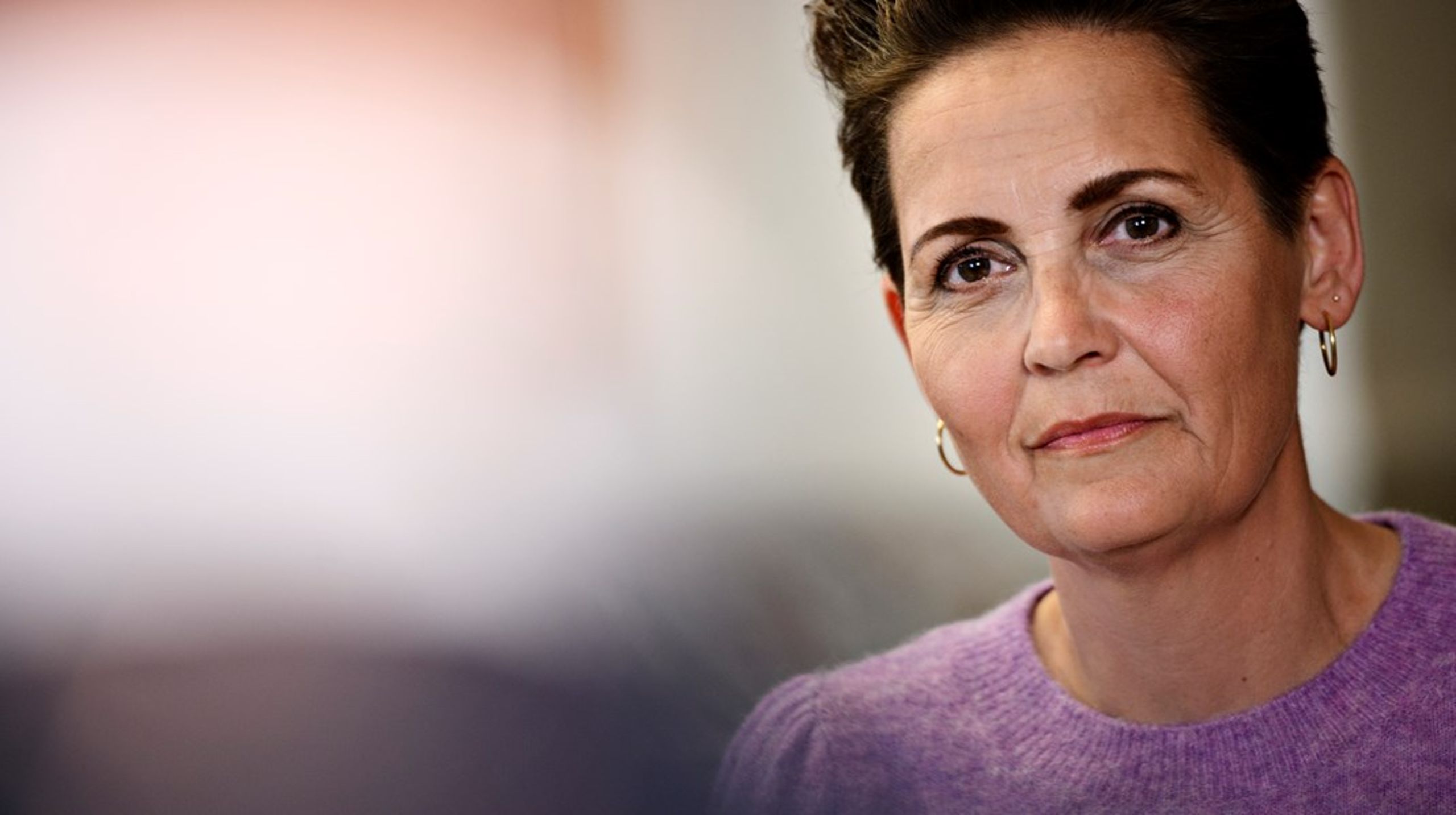 SF-formand Pia Olsen Dyhr: "Måske er landingsbanen på et tidspunkt, at Ukraine bliver neutralt ligesom Sverige og Finland. Men lige nu kan vi ikke efterlade Ukraine, det vil være at svigte dem."