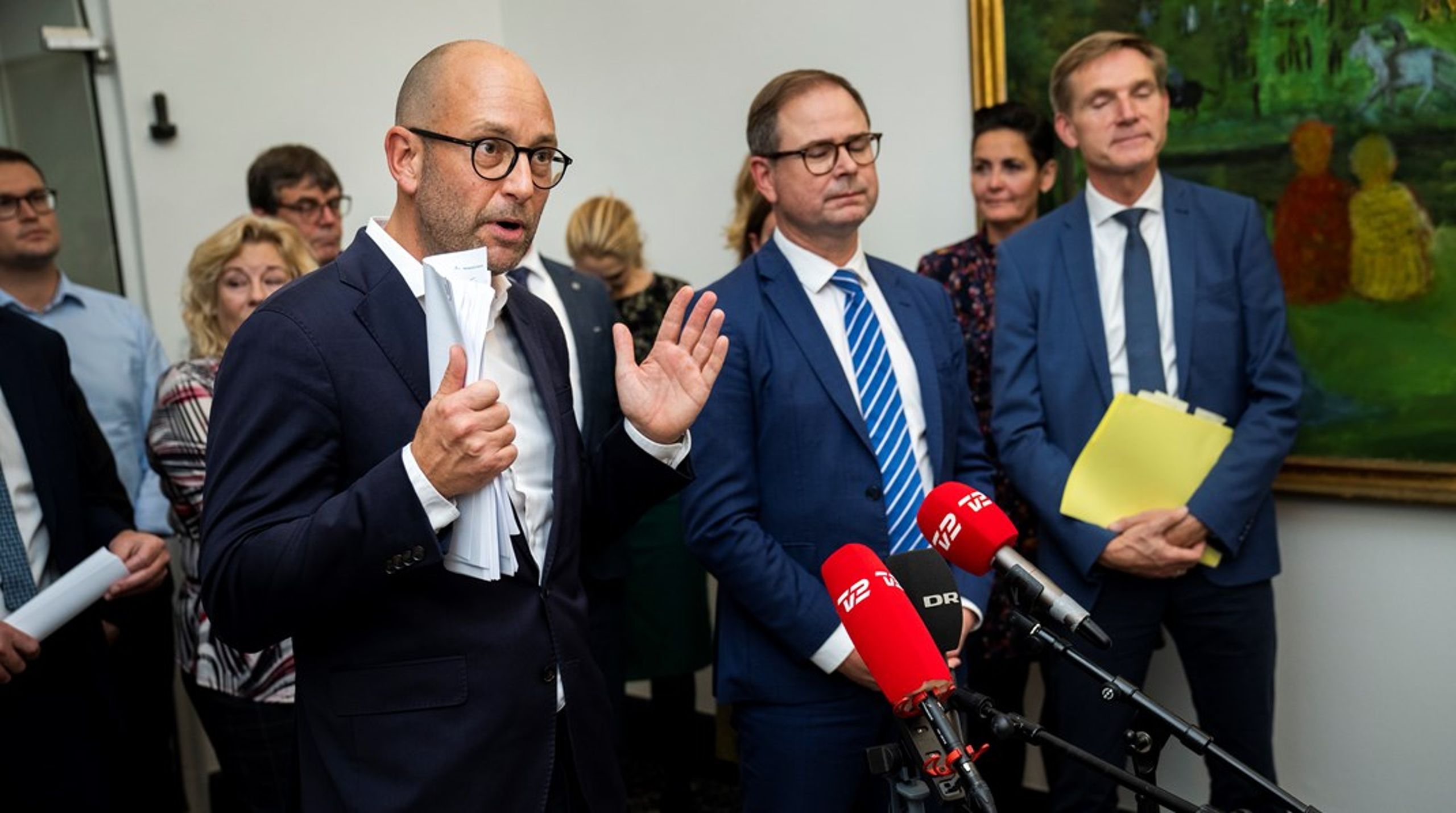 Regeringen og forligspartierne holder doorstep efter forhandlinger om grøn omstilling af landbruget 4. oktober 2021.