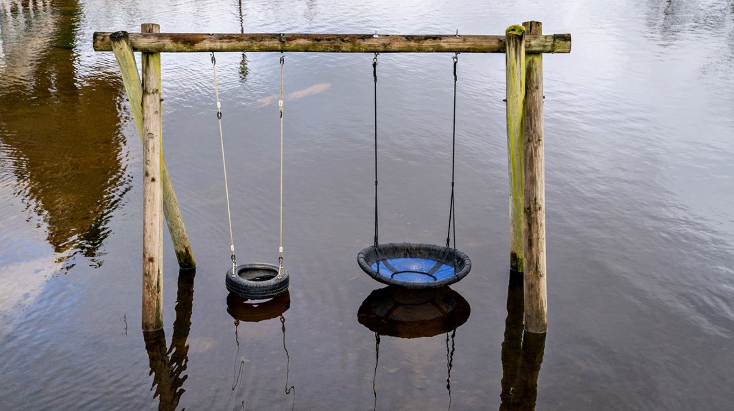 Selv i et lille land som Danmark vil vi se forskelle. Bæltet fra marsken i Sønderjylland over vores ’sydhavsøer’ til København kommer til at slås mere med bølgerne, samtidig med at kraftigere regn fylder kloakkerne i byerne, skriver Adrian Lema.