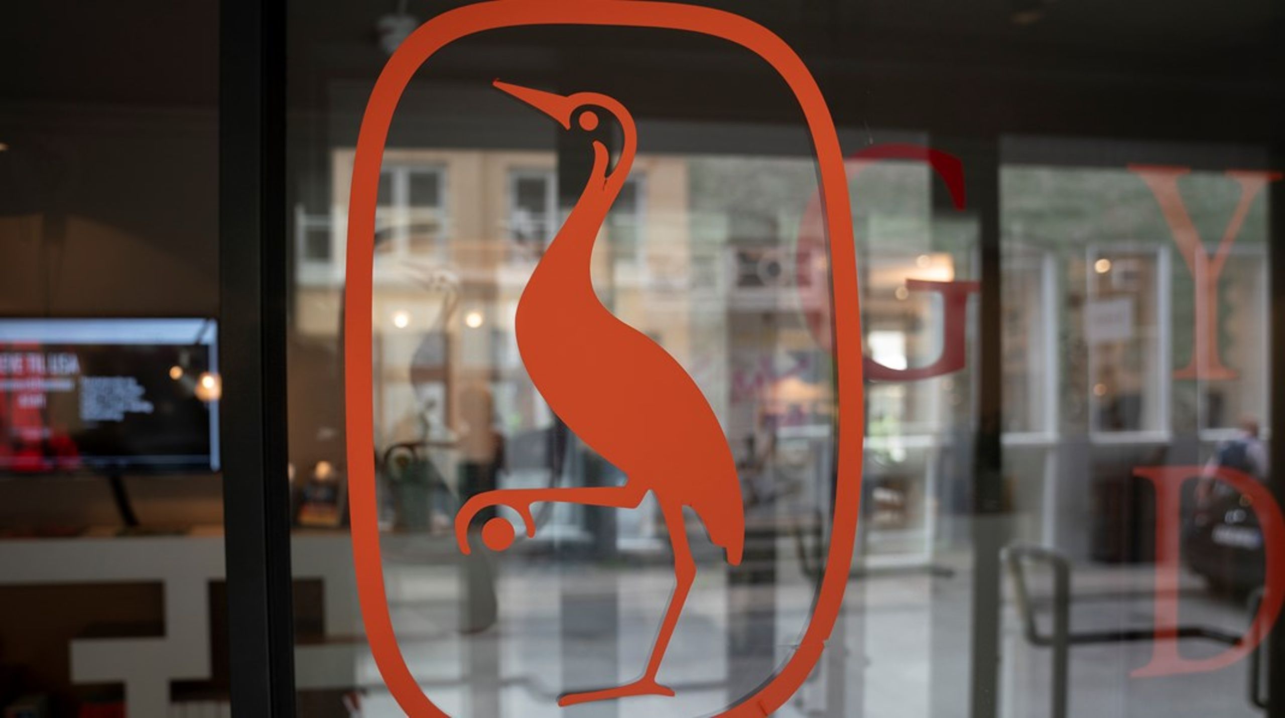 Hvis det på nogen måske skal kunne retfærdiggøres, at&nbsp;pladeselskaber og nu også forlag promoverer kunstnere, der er garant for en ekstrem grad af voldsforherligelse,&nbsp;kræver det, at vi får noget af meget høj kunstnerisk værdi til gengæld.<br>