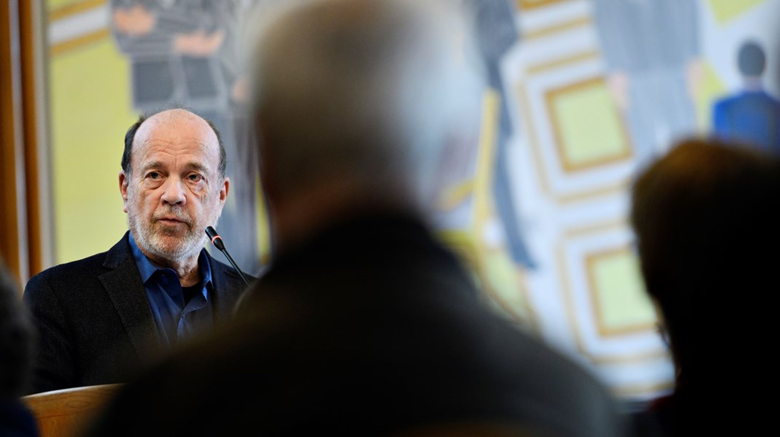 Gennem et helt liv har Knud Vilby som blandt andet redaktør, journalist og forfatter, debattør og bestyrelsesmedlem i en række foreninger beskæftiget sig med civilsamfundet. Særligt inden for udviklings- og socialområdet. Det er der nu kommet en ikke så lang, men fyndig bog ud af.