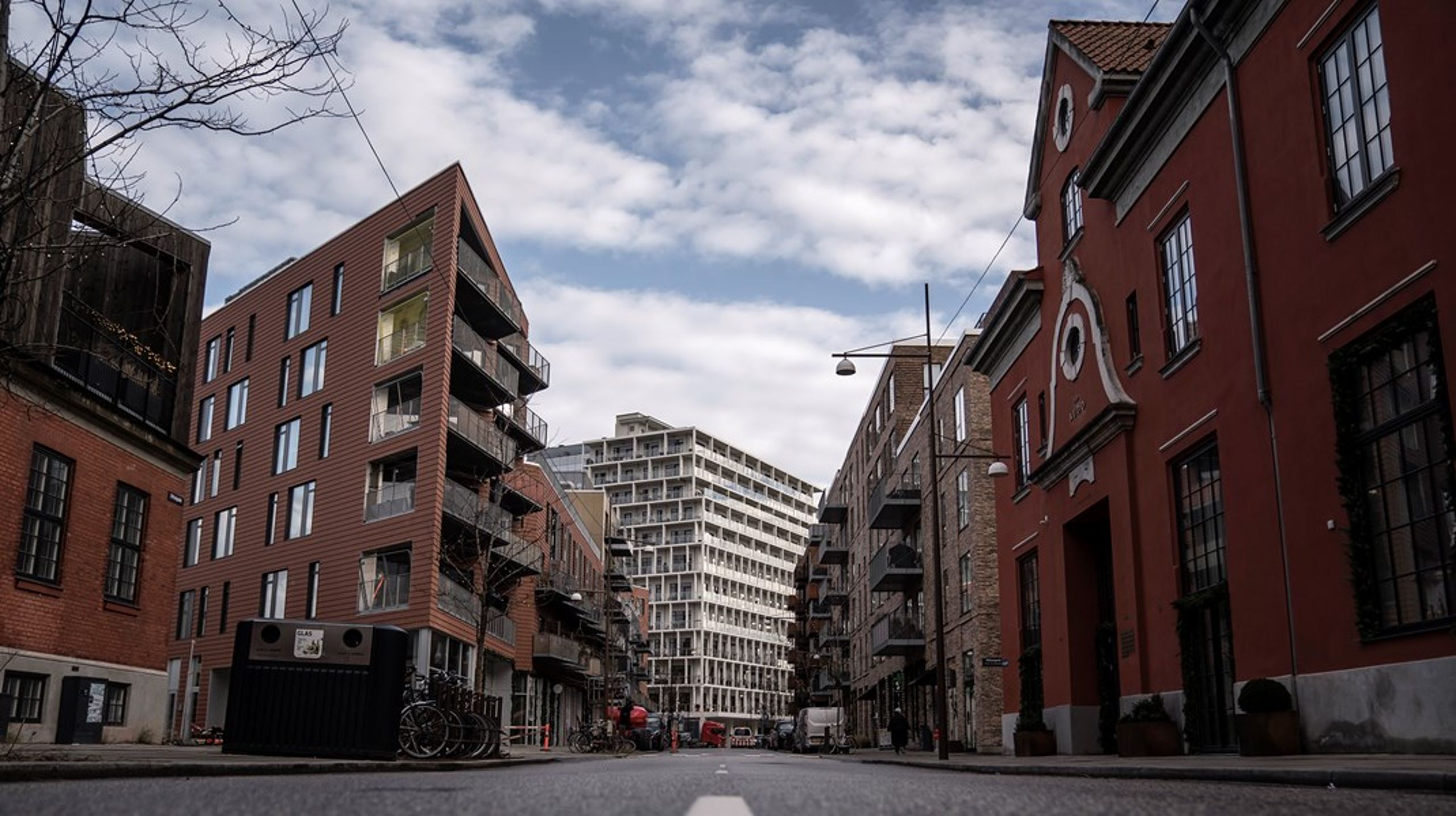 Problemet er ikke at bygge billigt. Problemet er, at der mangler boliger, der er bygget til efterspørgslen, skriver&nbsp;Preben Merrild Angelo.