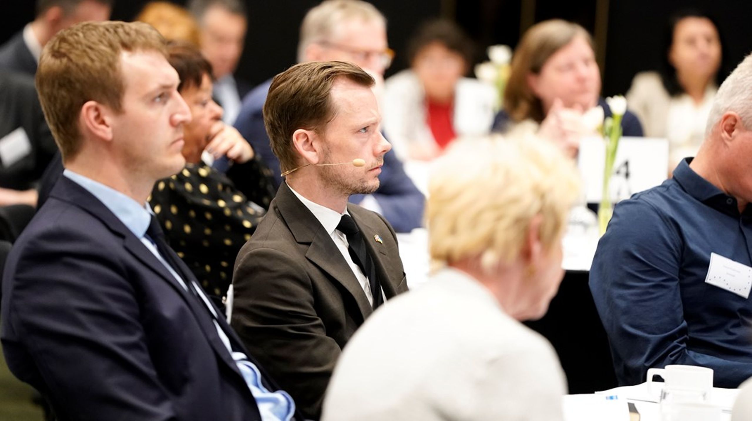 Omkring 150 personer, herunder fem ministre,&nbsp;var mandag samlet på hotel Radisson på Amager for at diskutere, hvordan ukrainske flygtninge hurtigst muligt kommer i arbejde.