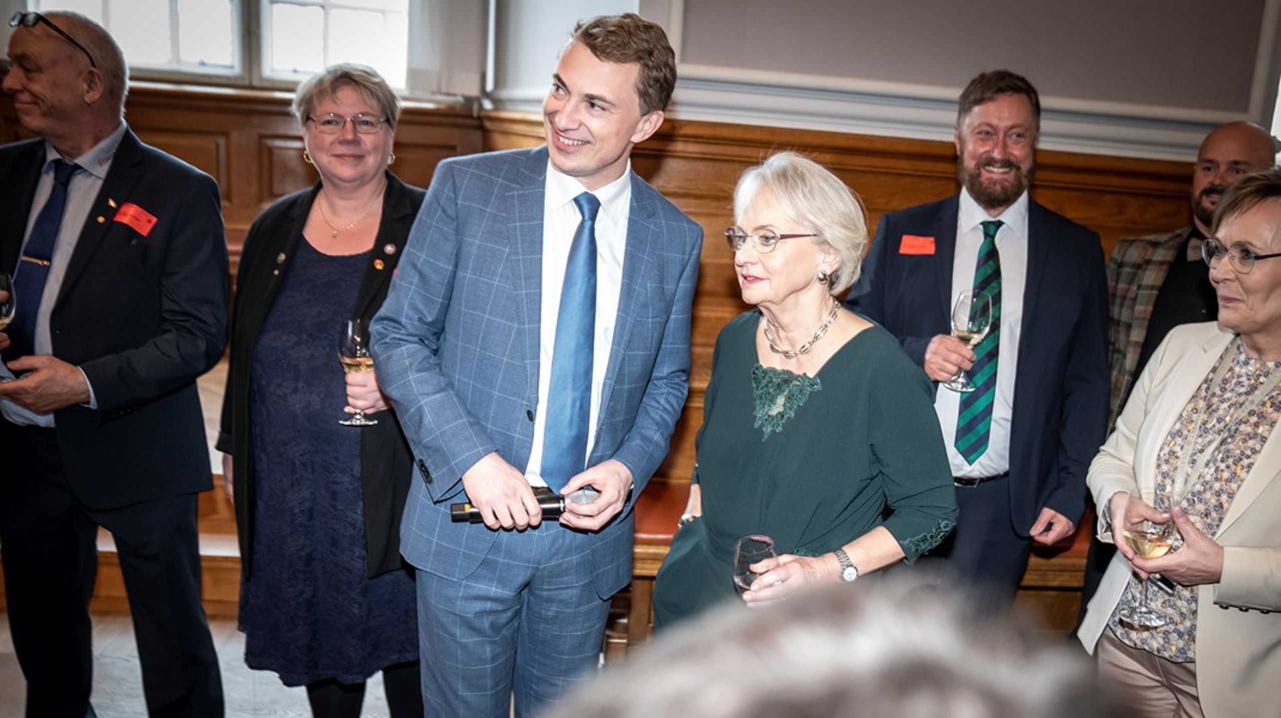 Søren Espersen og Pia Kjærsgaard var meget tætte gennem mere end to årtier. Men de er ikke enige om, hvorvidt&nbsp; Pia Kjærsgaard har et medansvar for den situation, DF er havnet i.&nbsp;